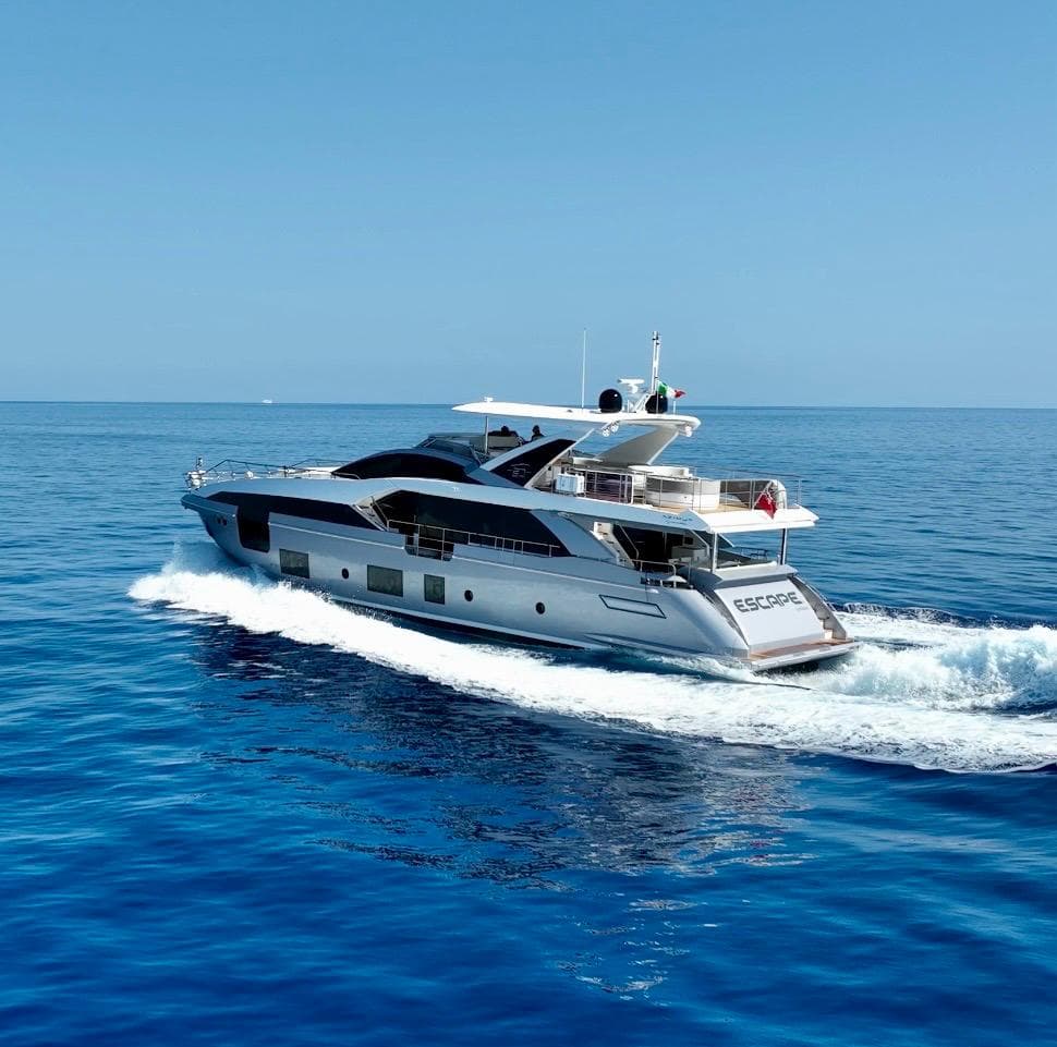 2022 Azimut Grande 27M for Sale in Varazze, IT Flybridge 2