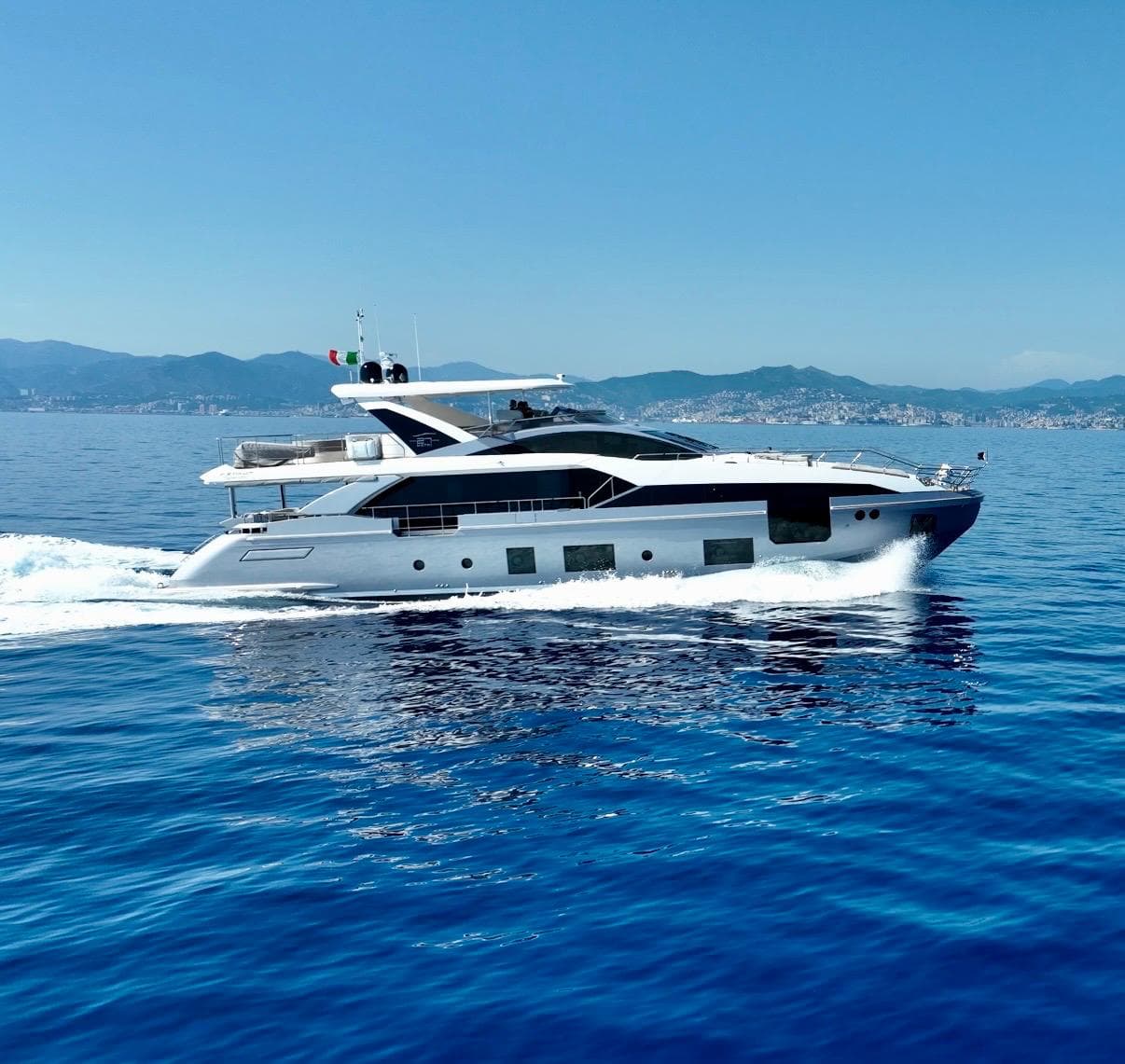 2022 Azimut Grande 27M for Sale in Varazze, IT Flybridge 3
