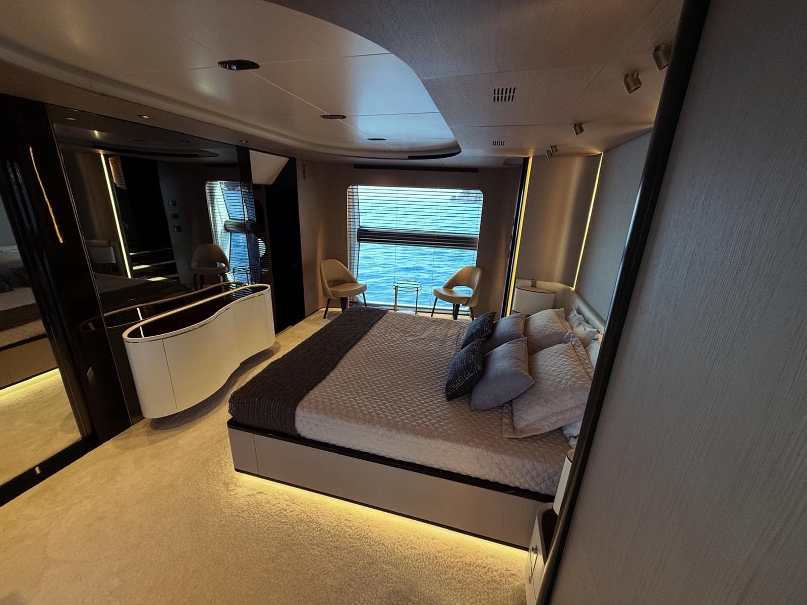 2022 Azimut Grande 27M for Sale in Varazze, IT Flybridge 5