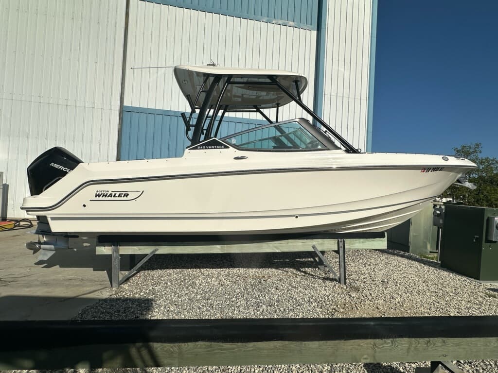 2022 Boston Whaler 240 Vantage a la venta en Thunderbolt, GA Dual Console