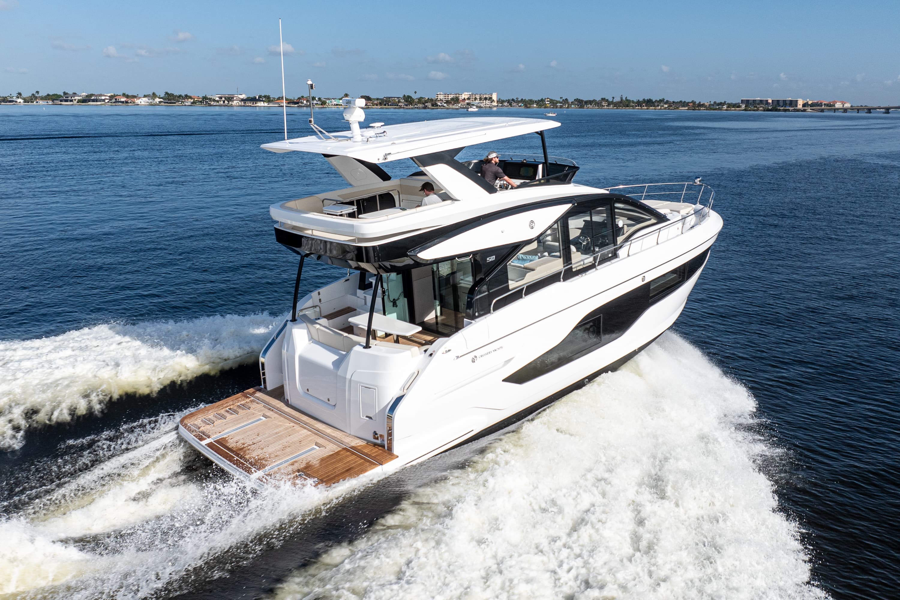 2026 Cruisers Yachts 50 FLY te koop in Fort Myers, FL Motor Yacht 3