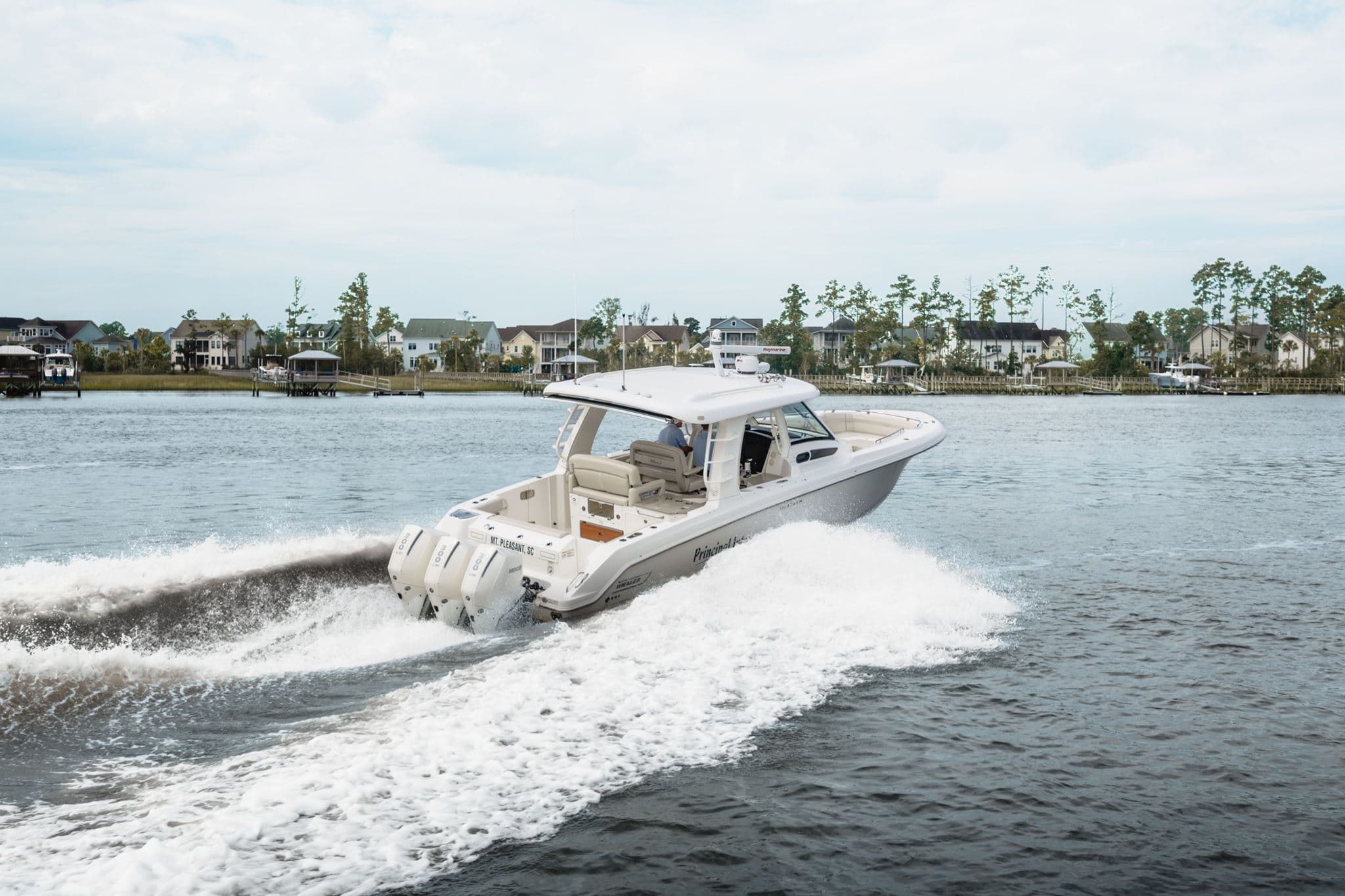 2021 Boston Whaler 350 Realm in vendita a Charleston, SC Bowrider 3