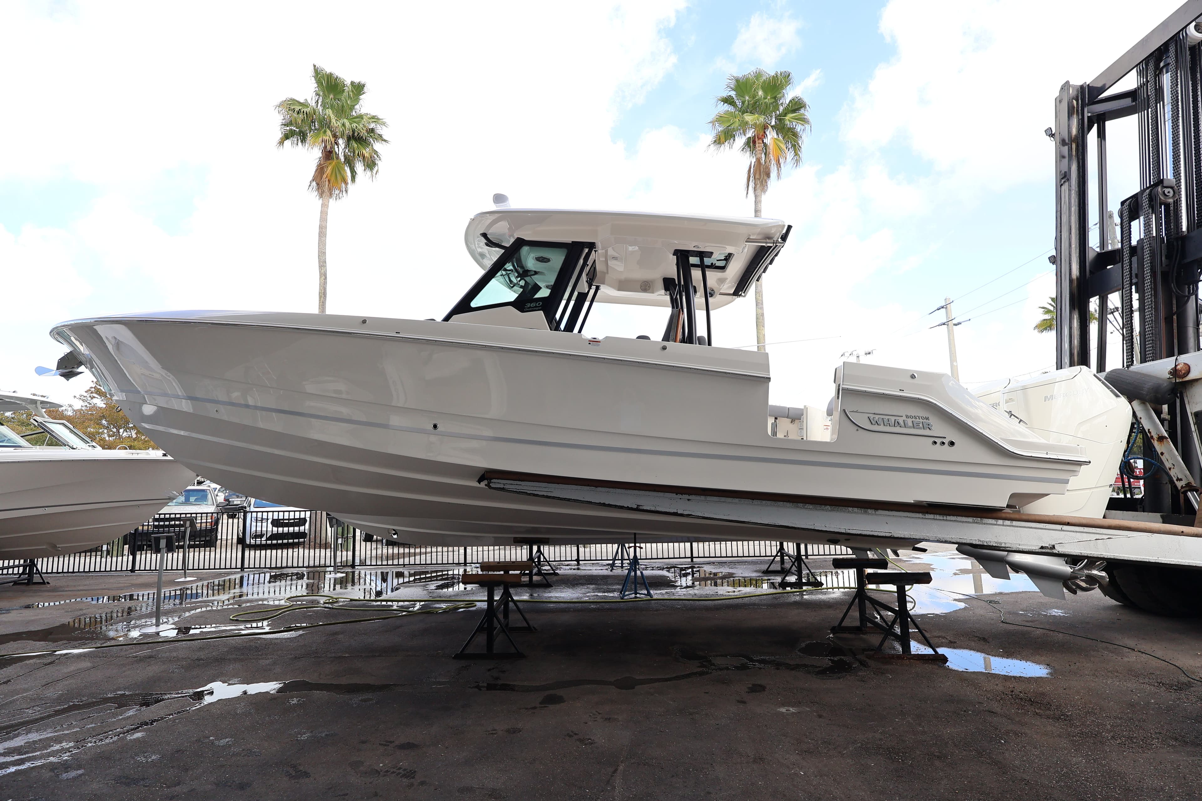 2026 Boston Whaler 360 Outrage in vendita a Naples, Florida Center Console