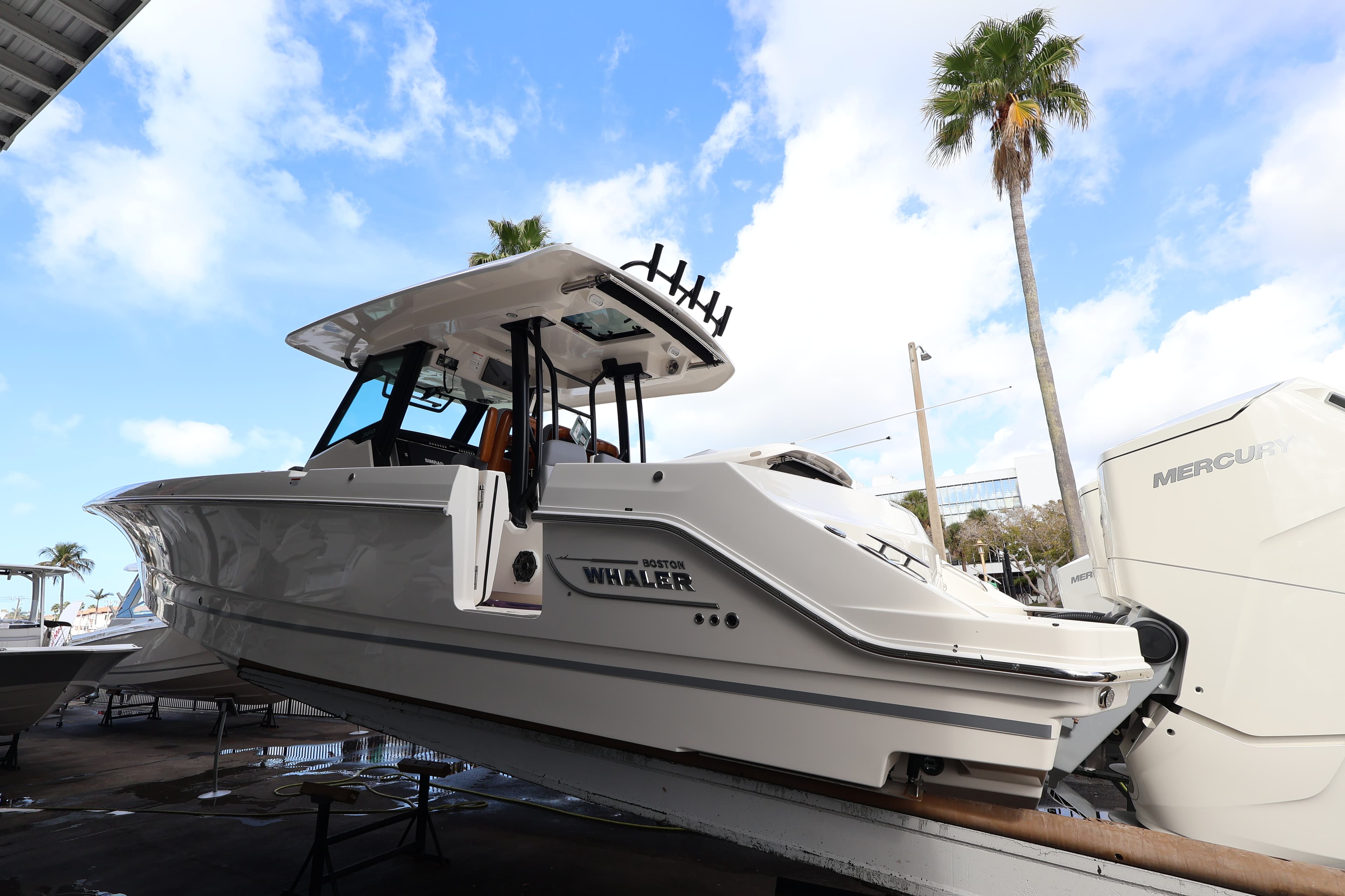 2026 Boston Whaler 360 Outrage in vendita a Naples, Florida Center Console 4
