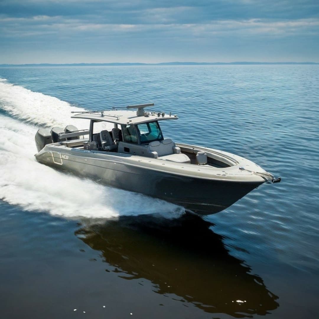 2023 HCB 42 Lujo for Sale in Tampa, Florida Center Console
