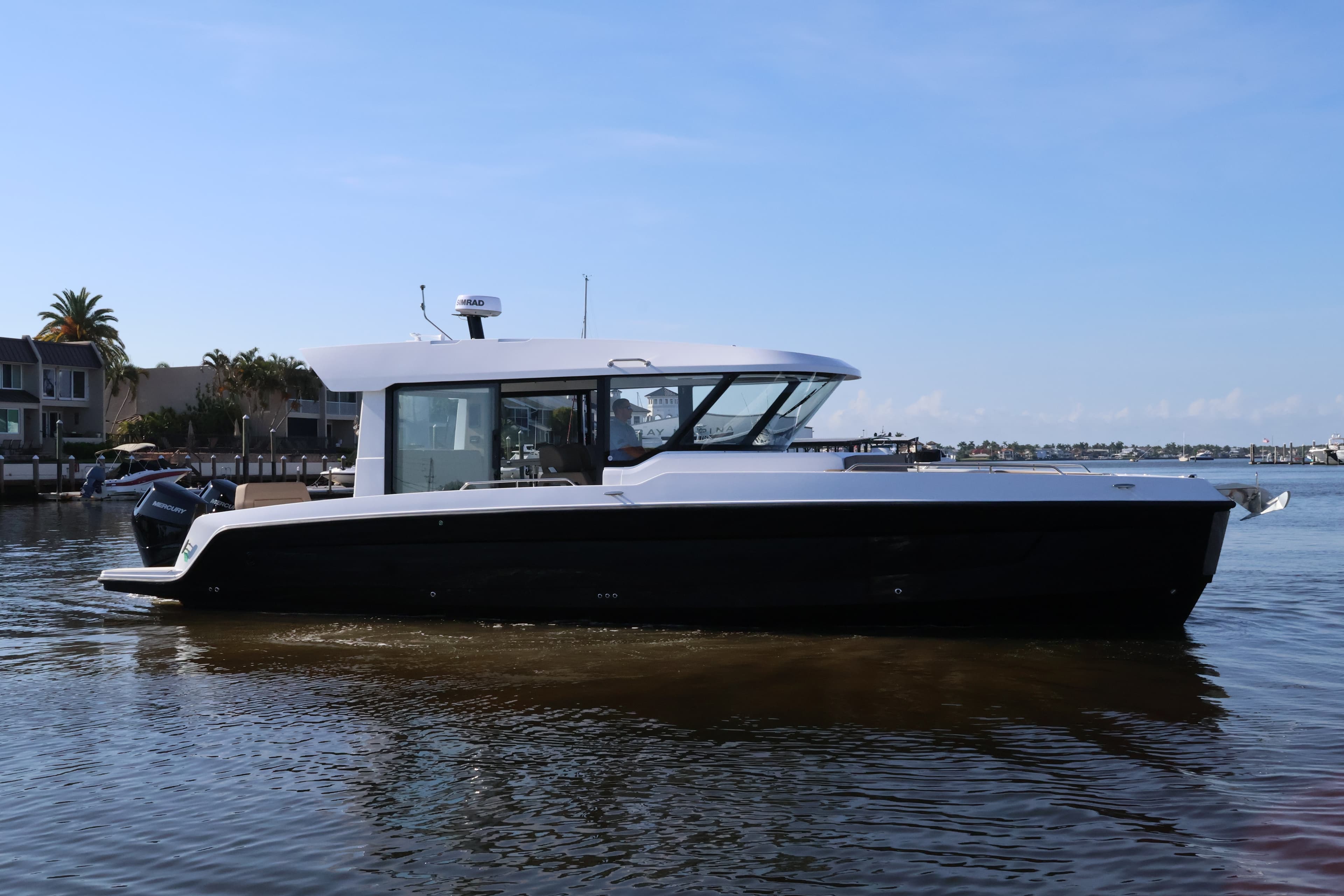 2026 Cruisers Yachts 38 VTR EC zum Verkauf in Naples, Florida Express Cruiser