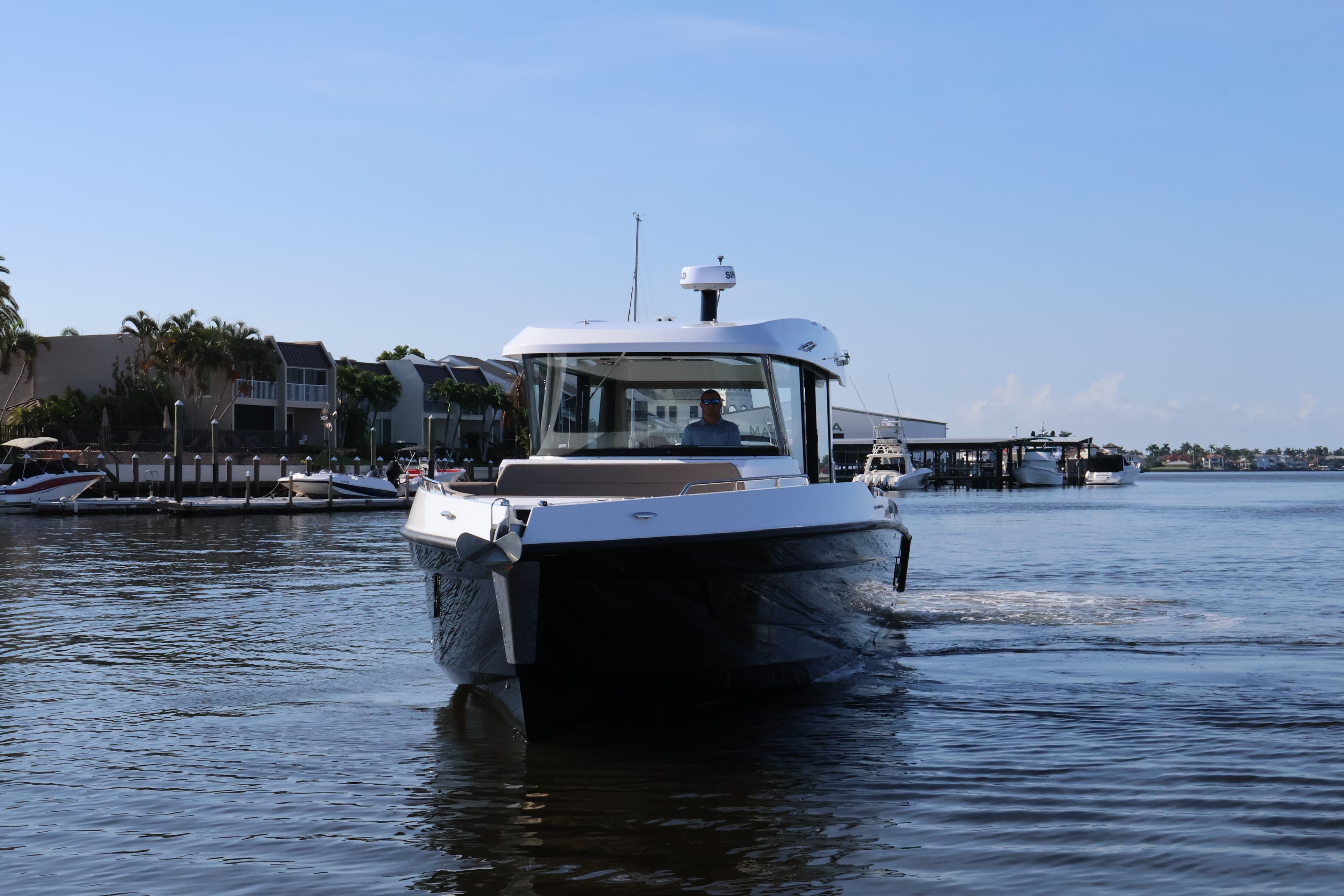 2026 Cruisers Yachts 38 VTR EC zum Verkauf in Naples, Florida Express Cruiser 3