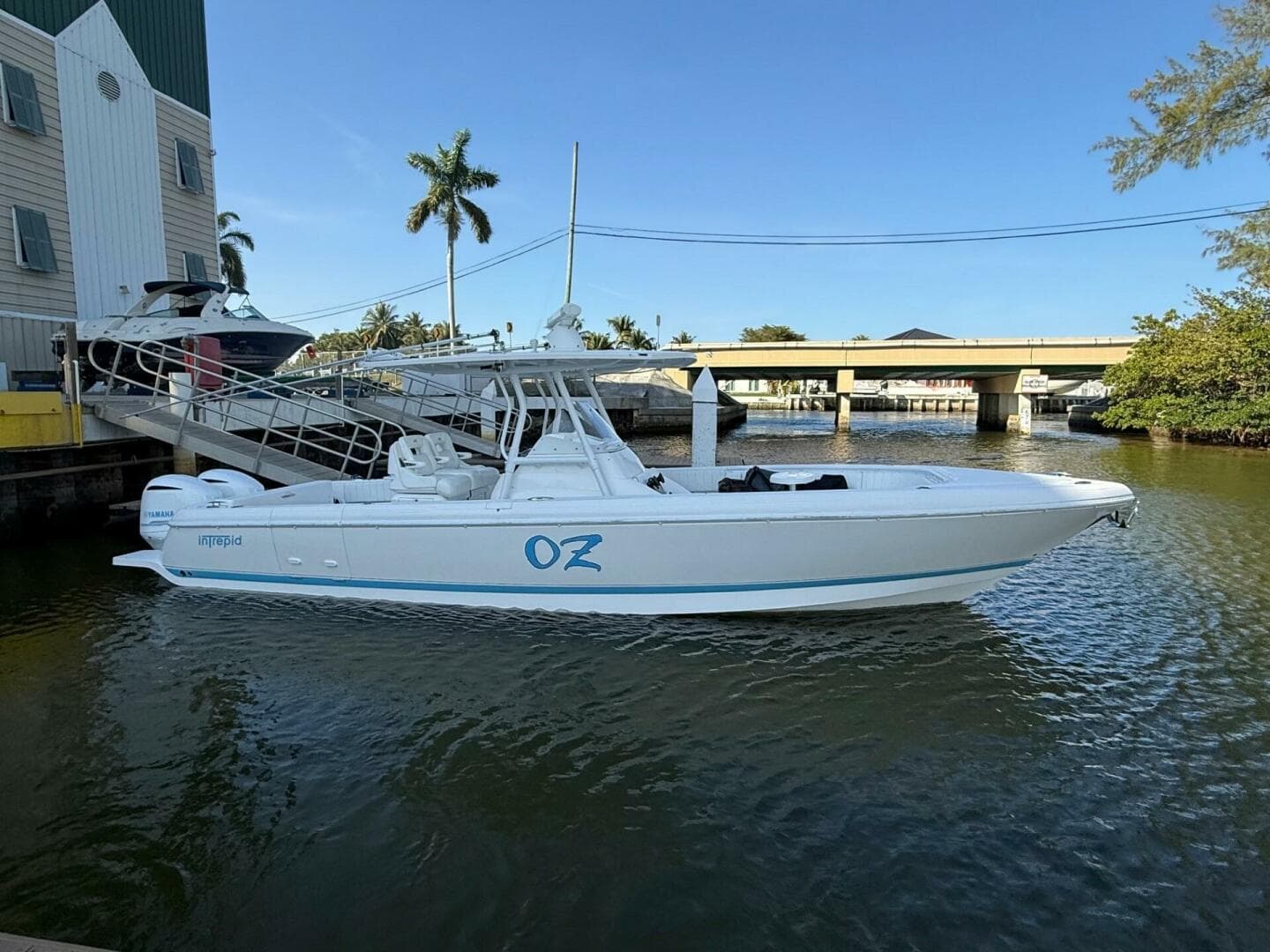 Intrepid Powerboats 327 CC te koop