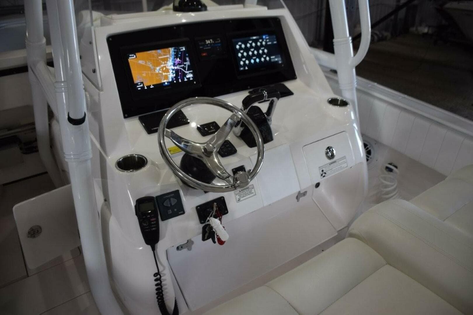 Intrepid Powerboats 327 CC te koop