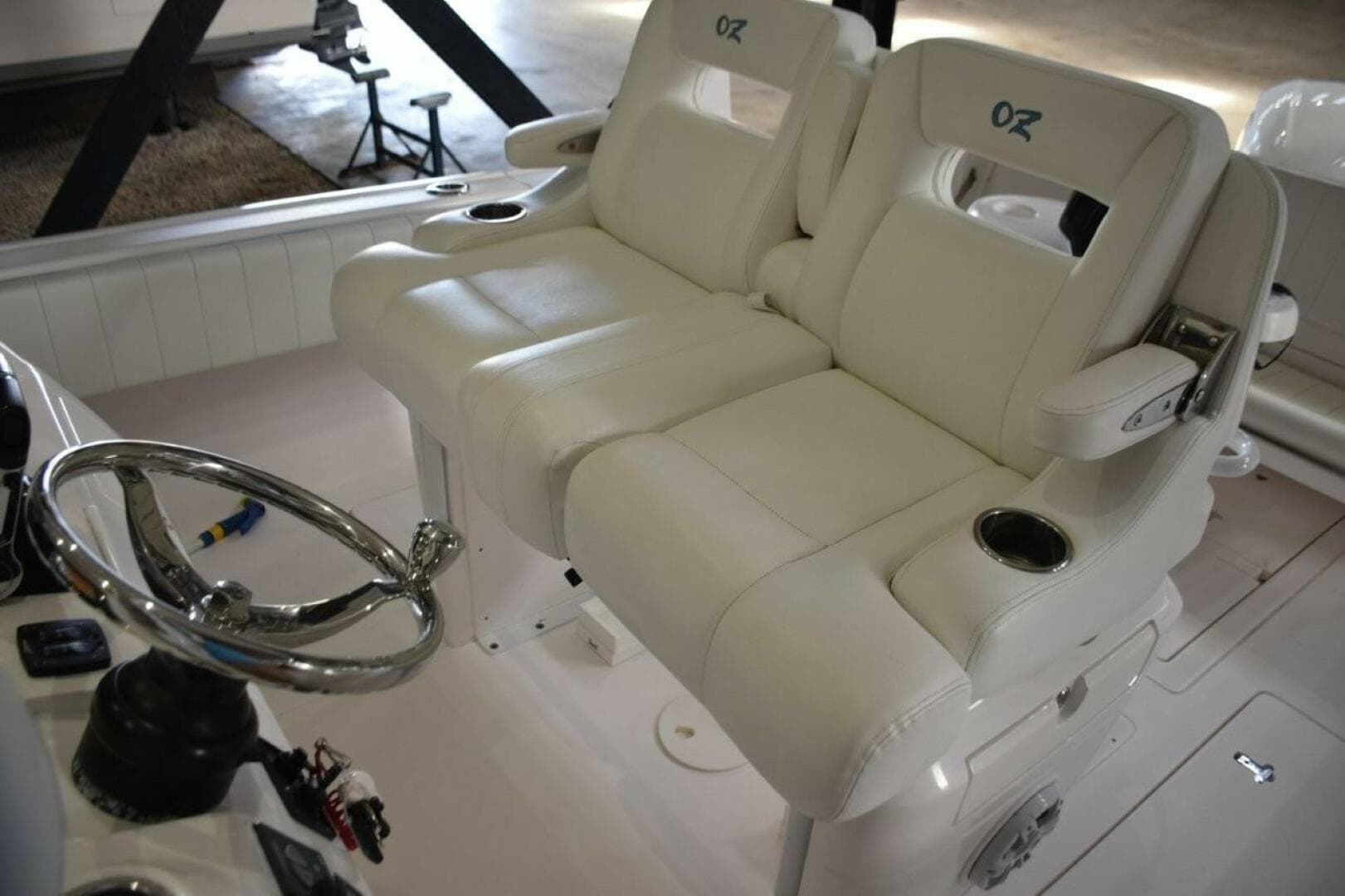 Intrepid Powerboats 327 CC te koop