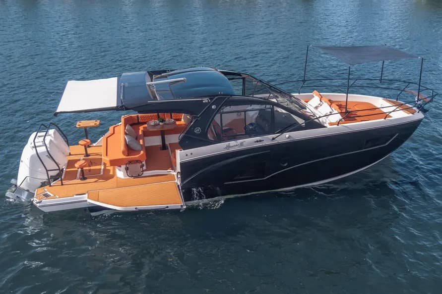 2027 Hanover Yachts 387 for Sale in Chicago, Illinois Express Cruiser
