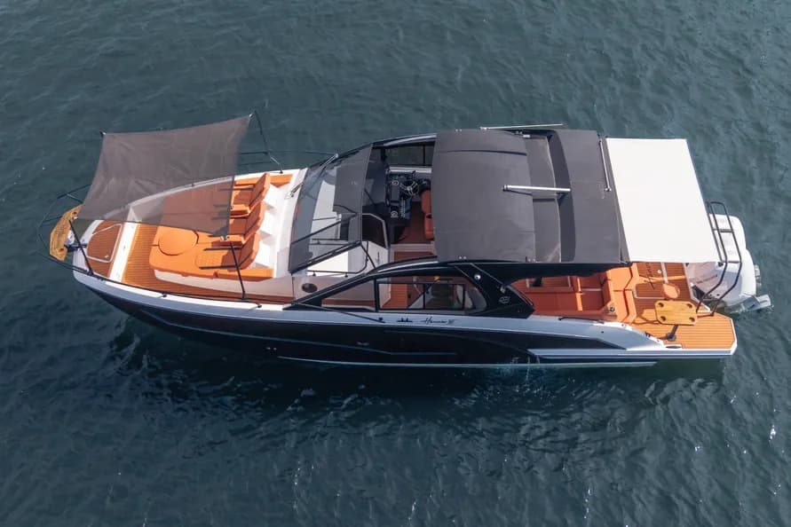 2027 Hanover Yachts 387 for Sale in Chicago, Illinois Express Cruiser 2