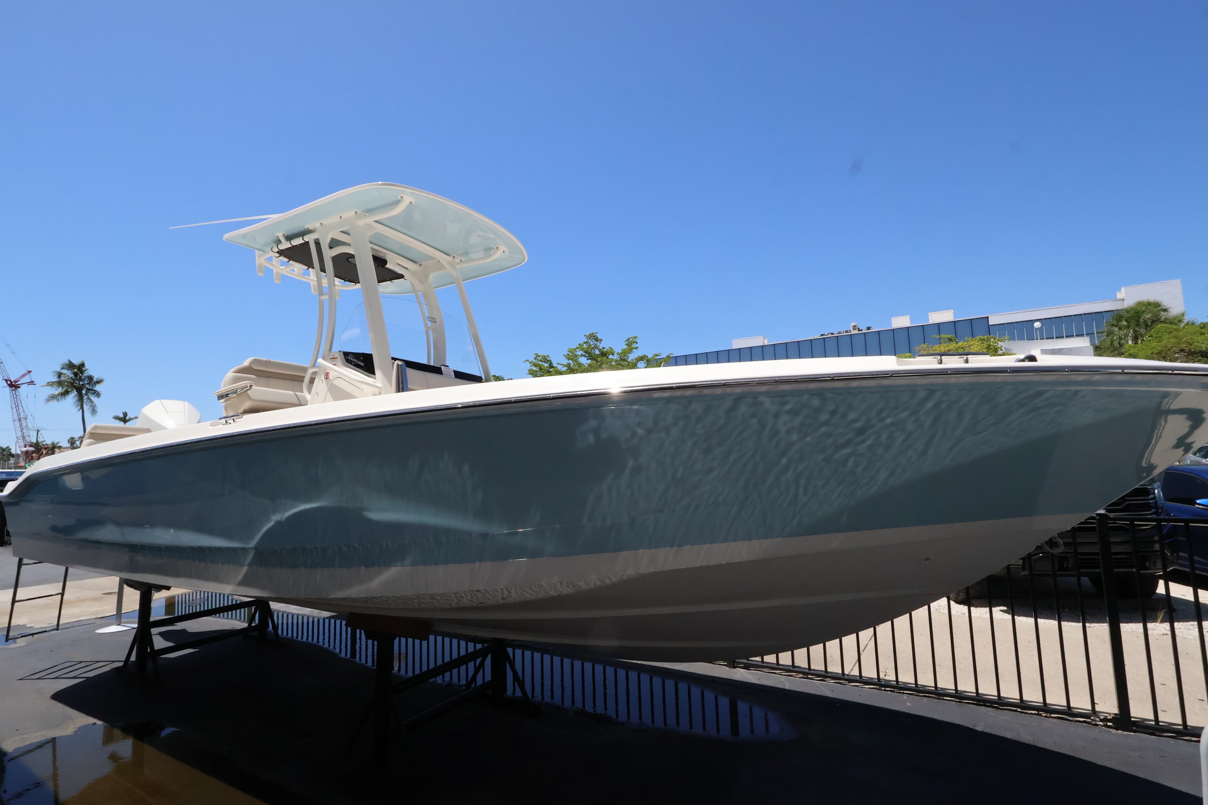 2027 Boston Whaler 250 Dauntless zum Verkauf in Naples, Florida Center Console 3
