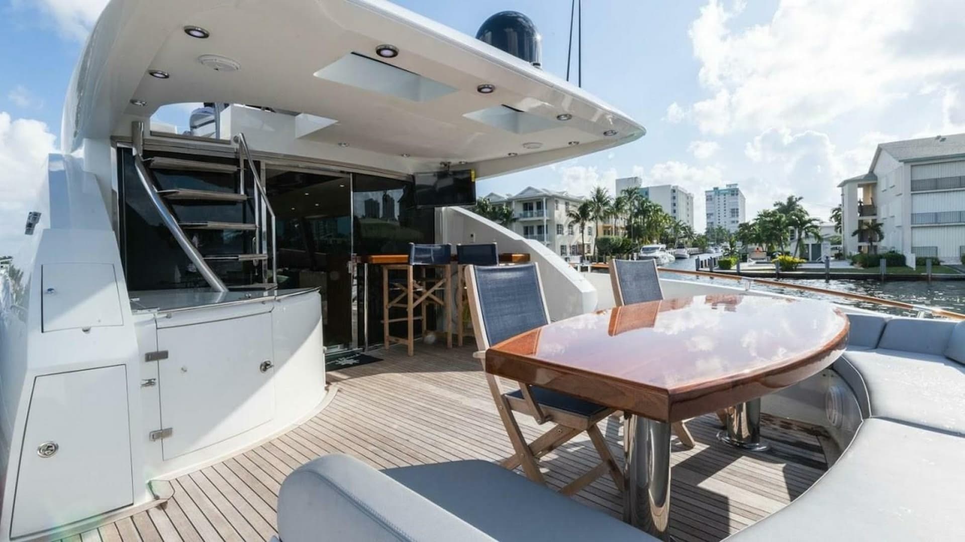 2012 Lazzara LSX 92 te koop in Fort Lauderdale, Florida Motor Yacht 2