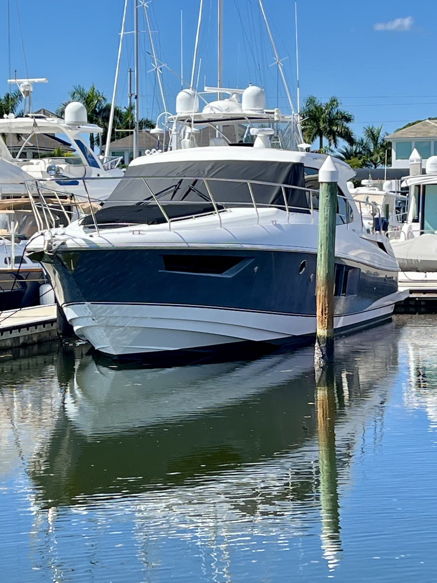 2017 Cruisers Yachts 45 Cantius in vendita a Marco Island, FL Express Cruiser