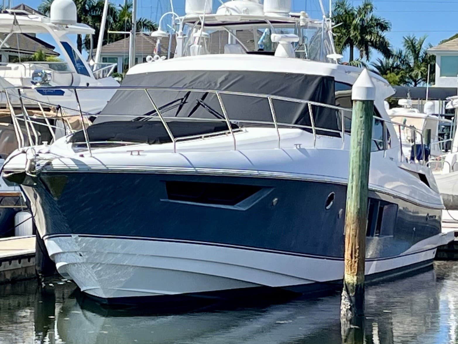 2017 Cruisers Yachts 45 Cantius in vendita a Marco Island, FL Express Cruiser 2