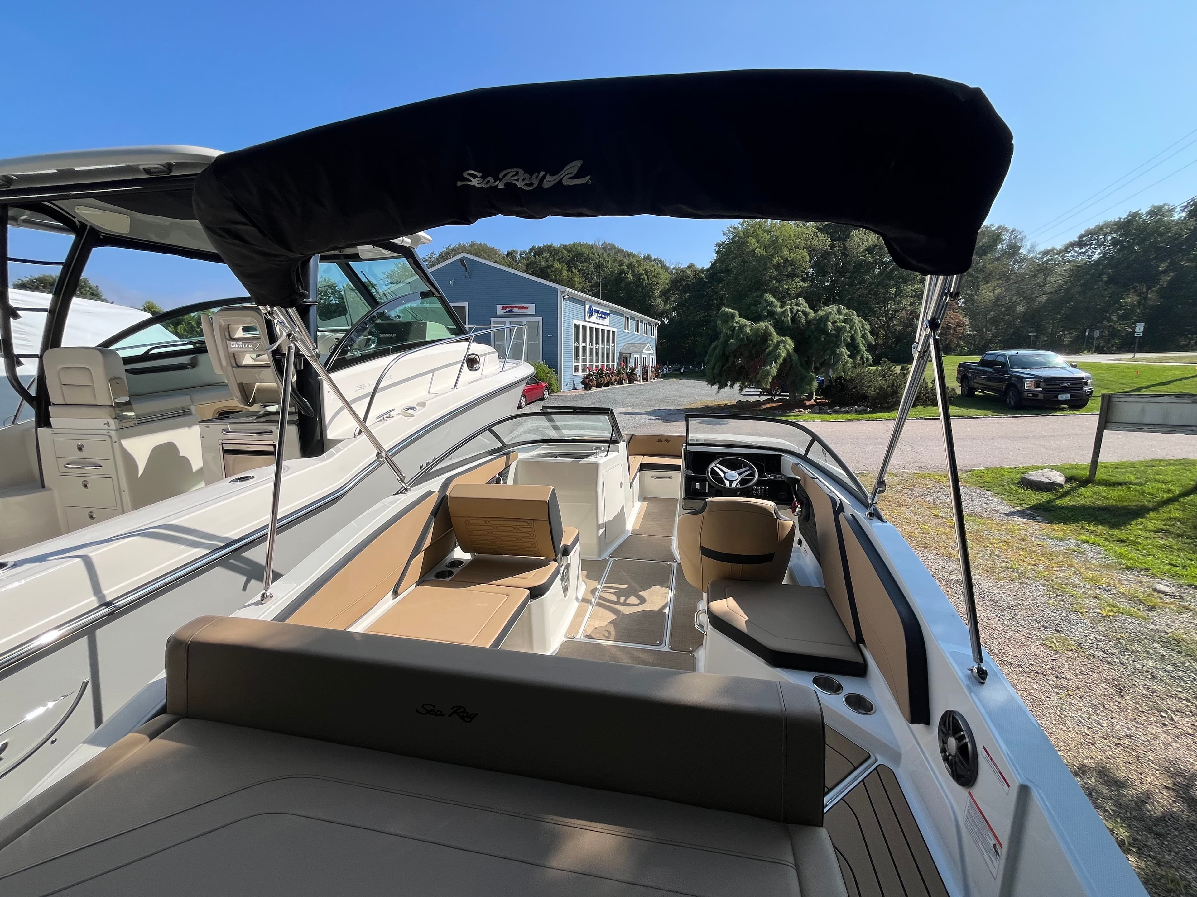 2027 Sea Ray SPX 210 Outboard te koop in Wakefield, RI Bowrider 3