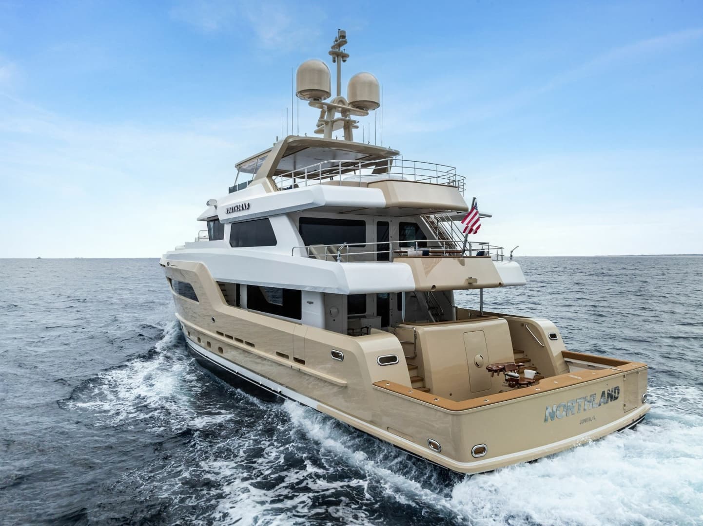 2017 Burger Boats 104' in vendita a Jupiter, Florida Megayacht 5