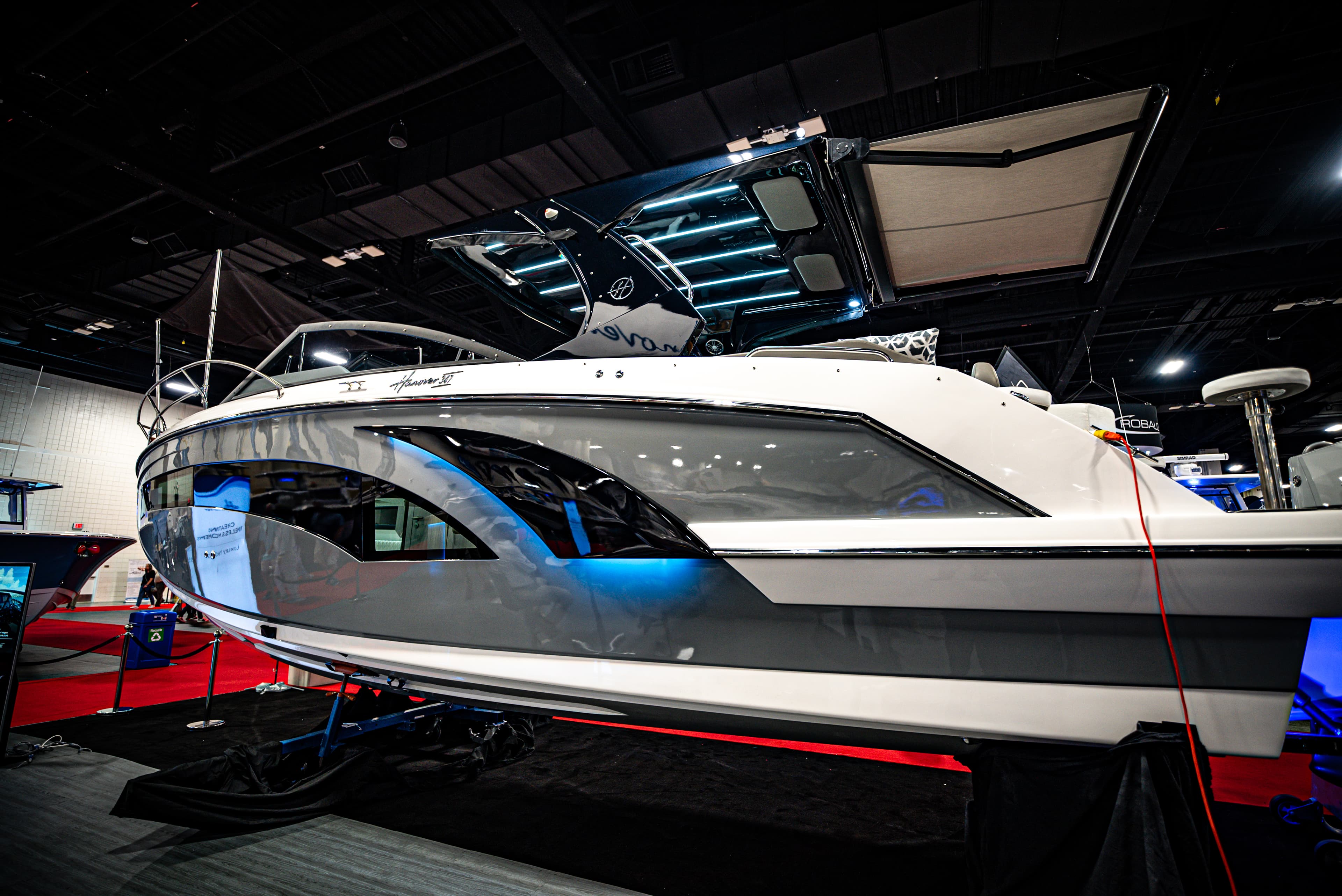 2027 Hanover Yachts 347 in vendita a Newport, Rhode Island Express Cruiser