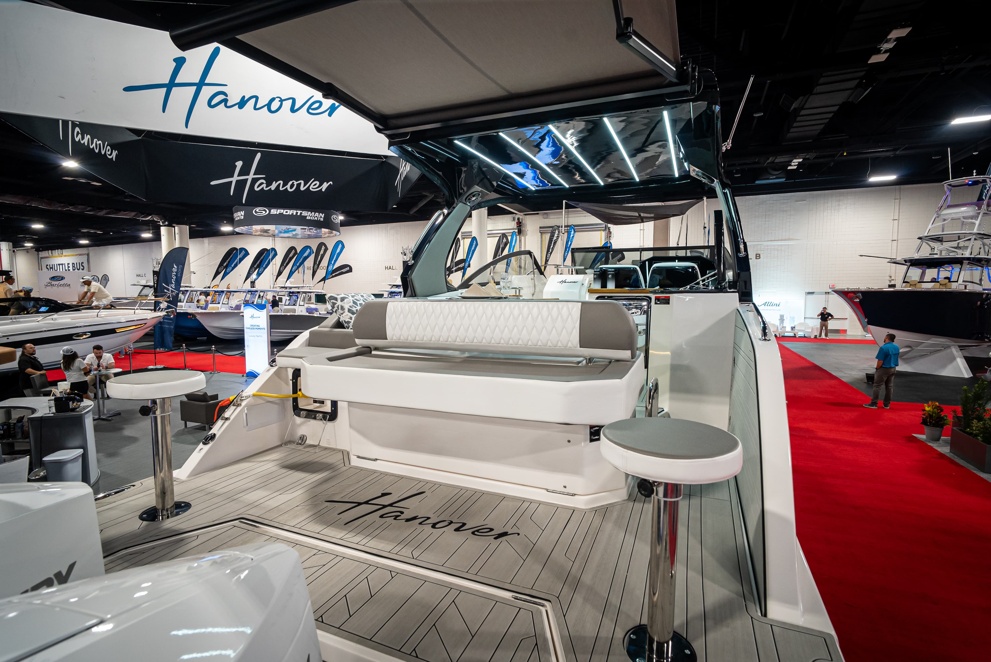 2027 Hanover Yachts 347 in vendita a Newport, Rhode Island Express Cruiser 3
