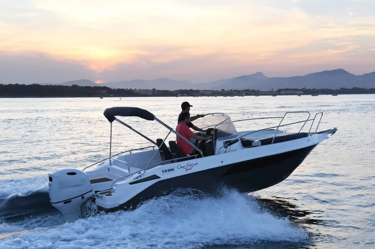 2026 B2 Cap-Ferret 702 Sun Deck for Sale in Viladamat, ES Cuddy Cabin