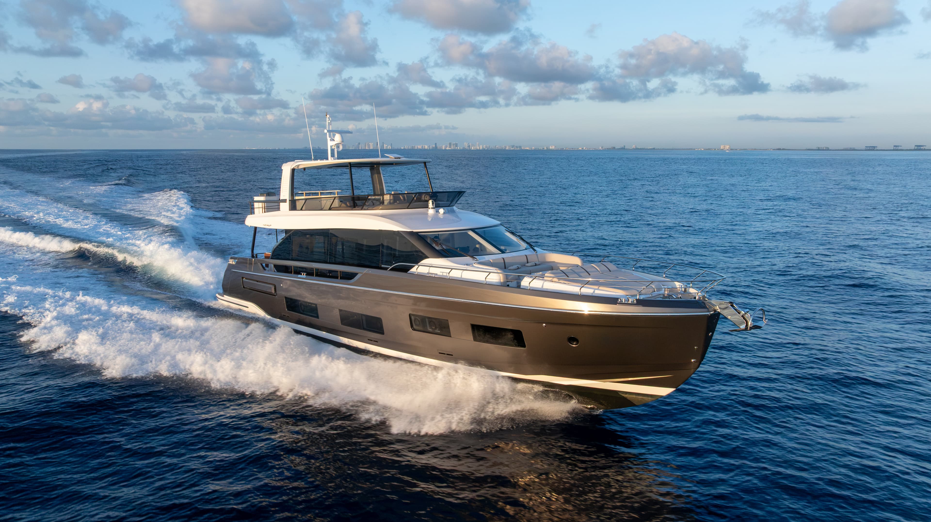 2027 Azimut Fly 82 for Sale in Pompano Beach, FL Cruiser 2