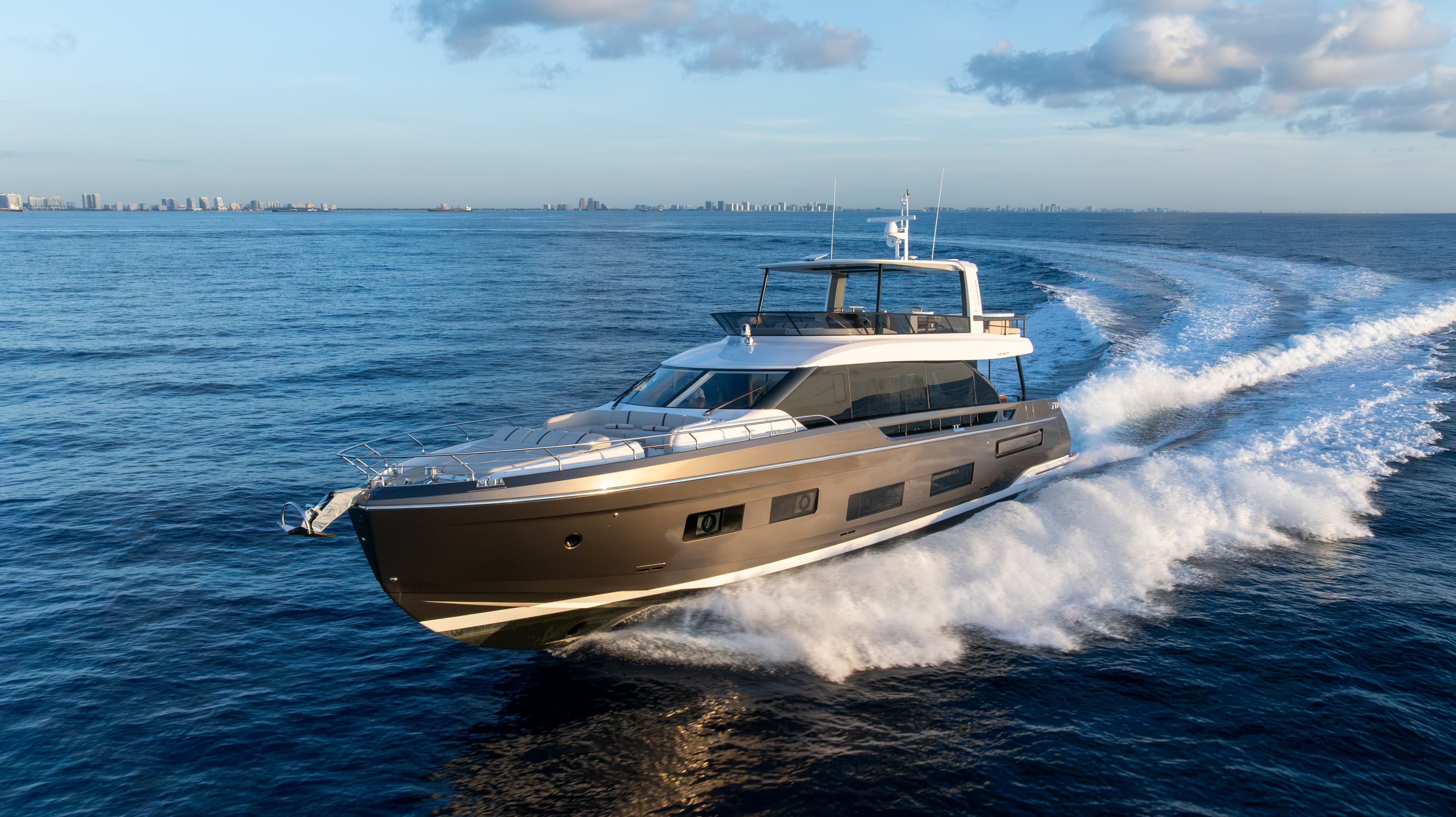2027 Azimut Fly 82 for Sale in Pompano Beach, FL Cruiser 4