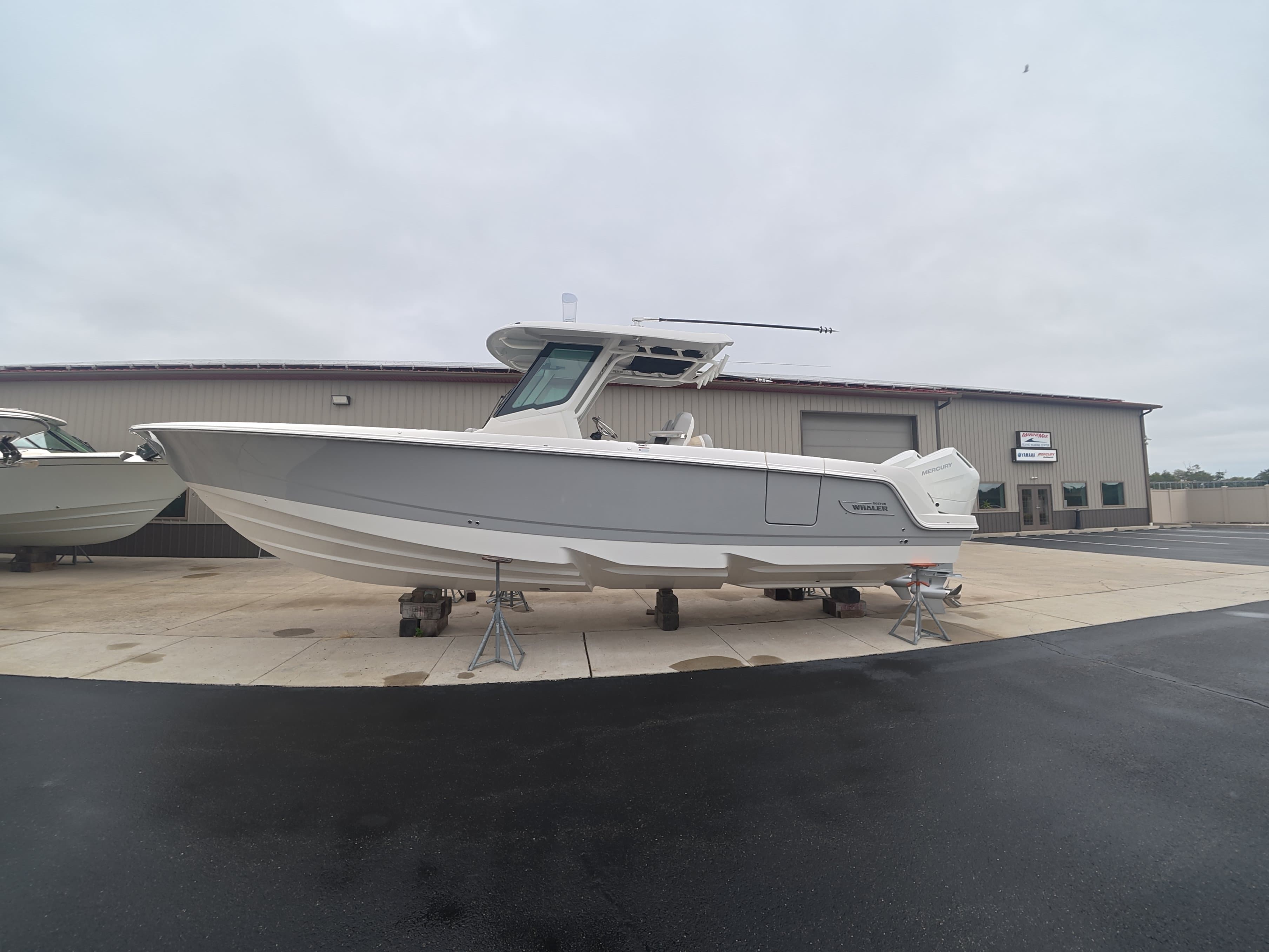 2027 Boston Whaler 330 Outrage for Sale in Dennis, New Jersey Center Console