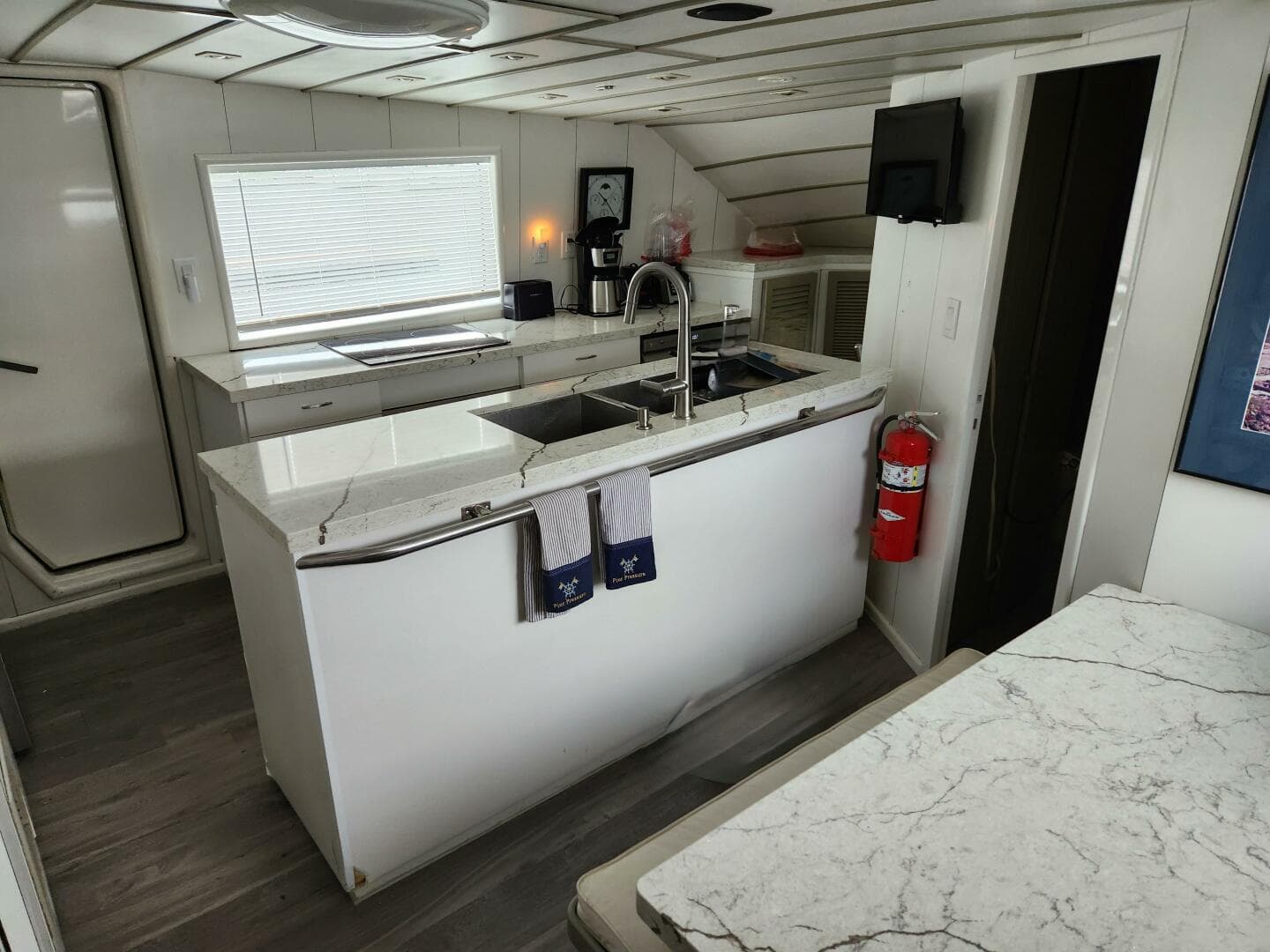 1990 Inace Yachts Expedition 88 for Sale in Vancouver, CA Explorer Yachts 5