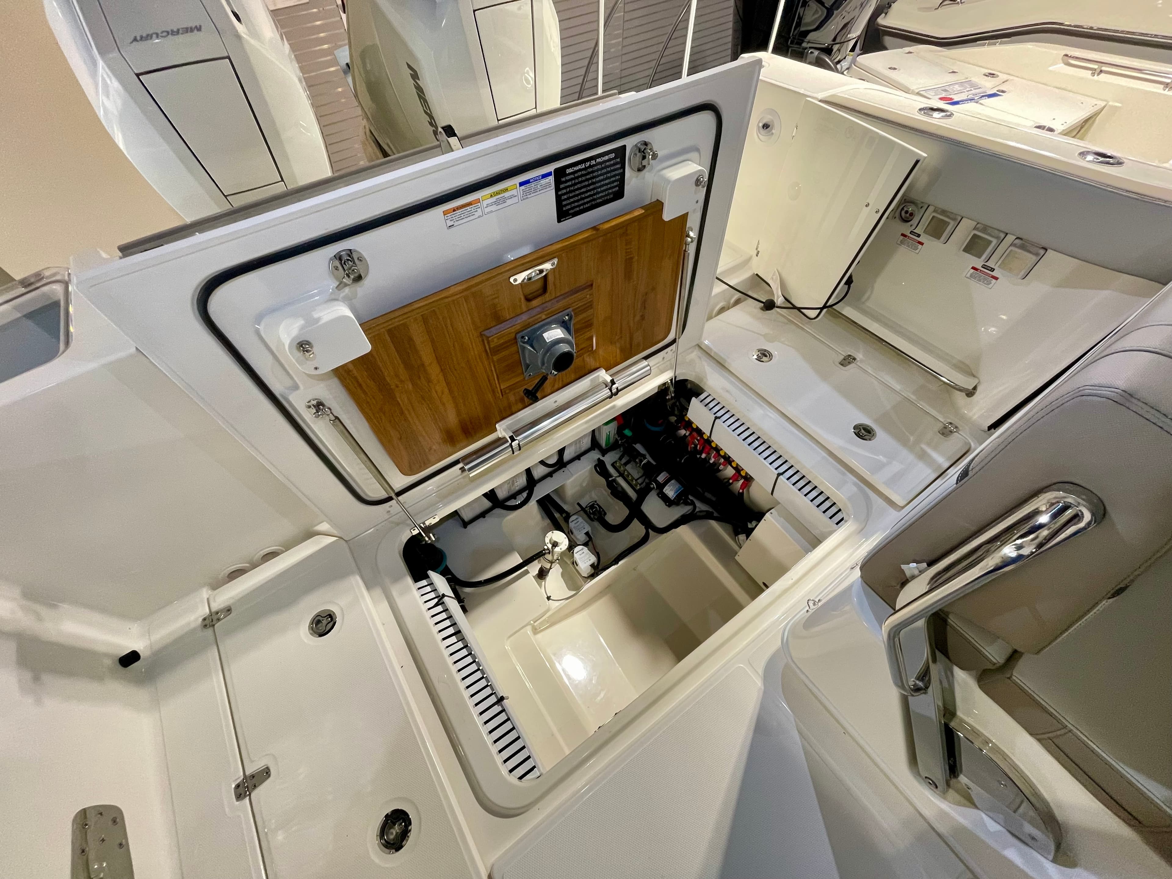 2026 Boston Whaler 330 Vantage zum Verkauf in Danvers, Massachusetts Dual Console 3