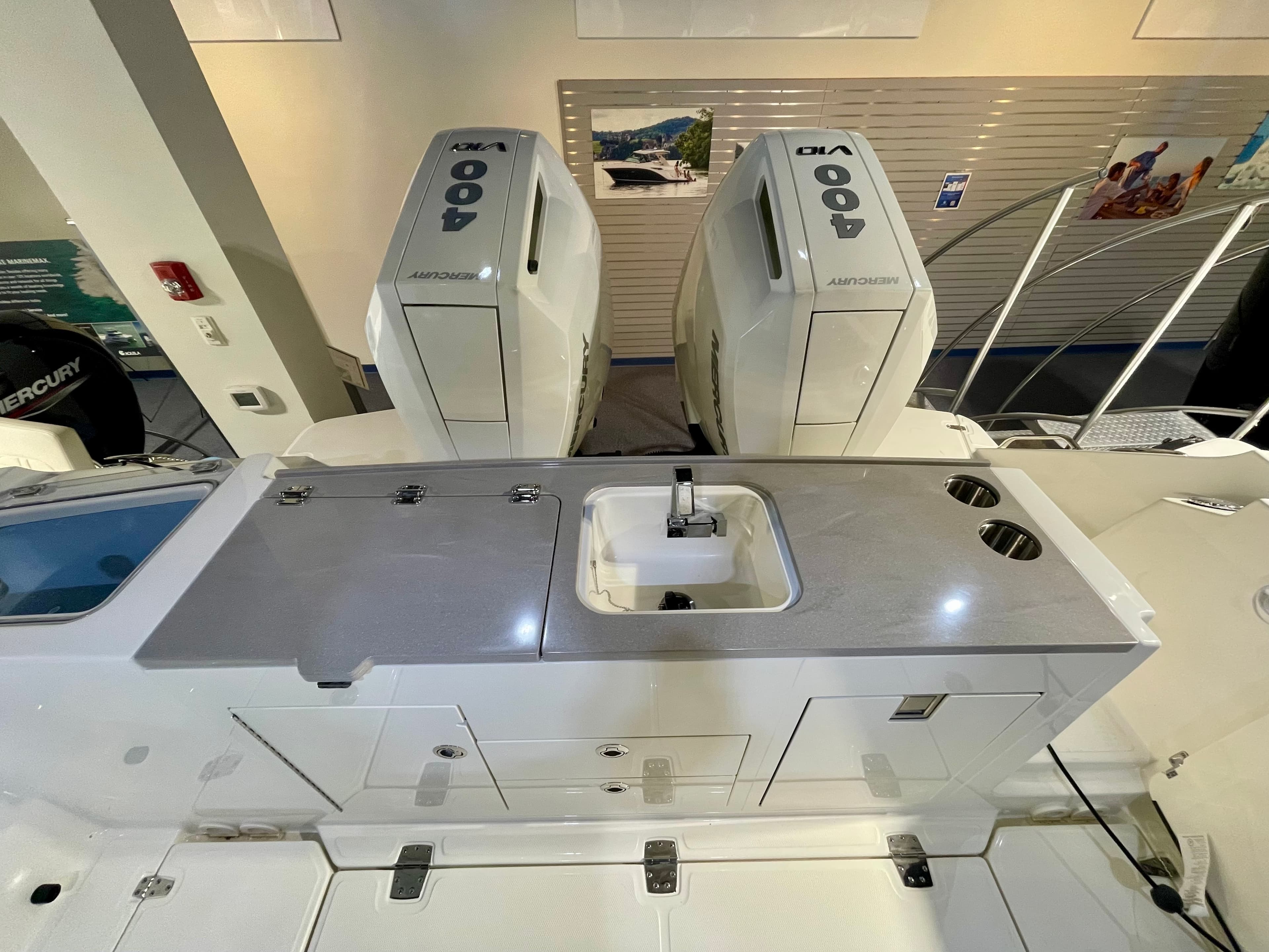 2026 Boston Whaler 330 Vantage zum Verkauf in Danvers, Massachusetts Dual Console 4