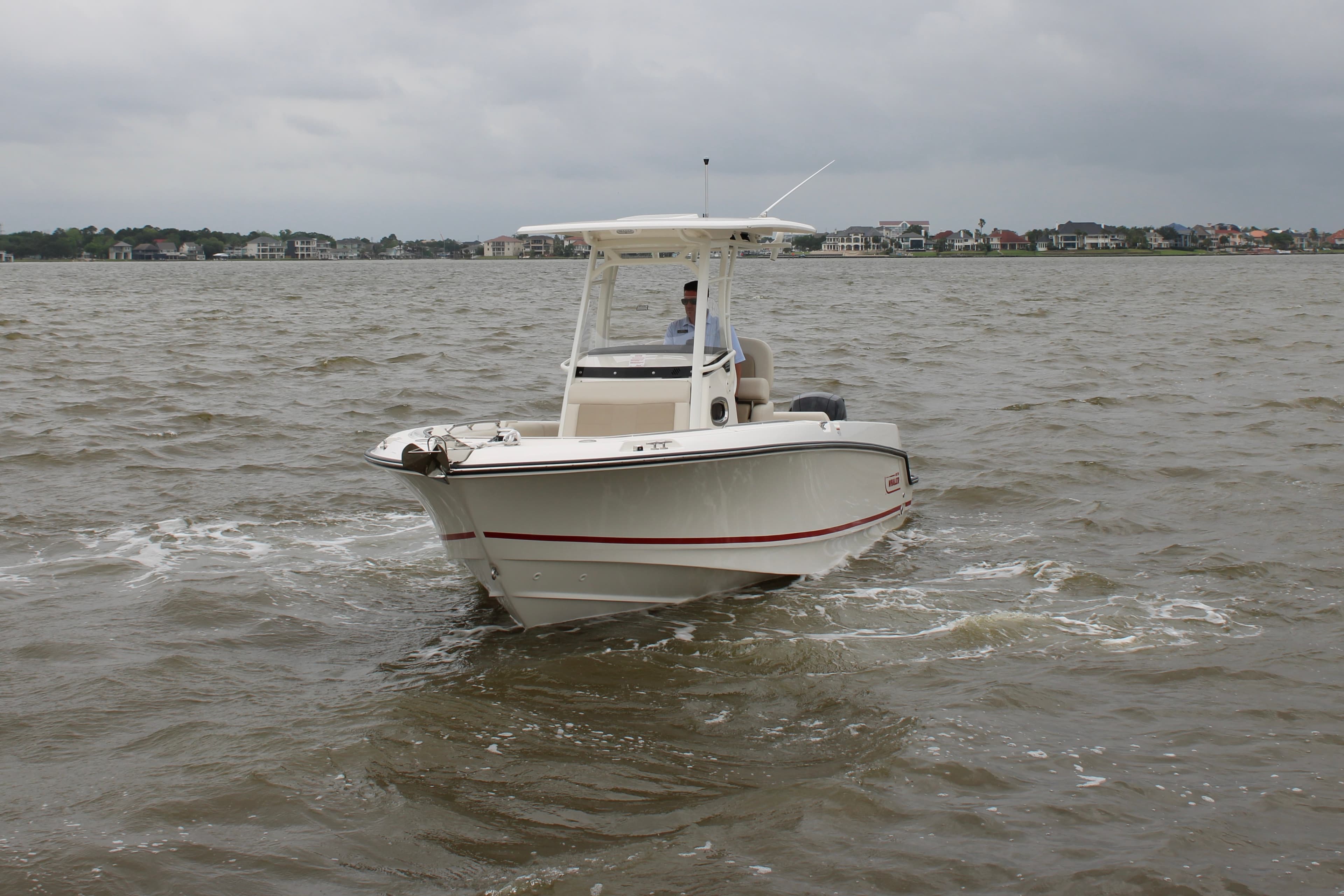 2026 Boston Whaler 230 Outrage zum Verkauf in Seabrook, TX Center Console 3