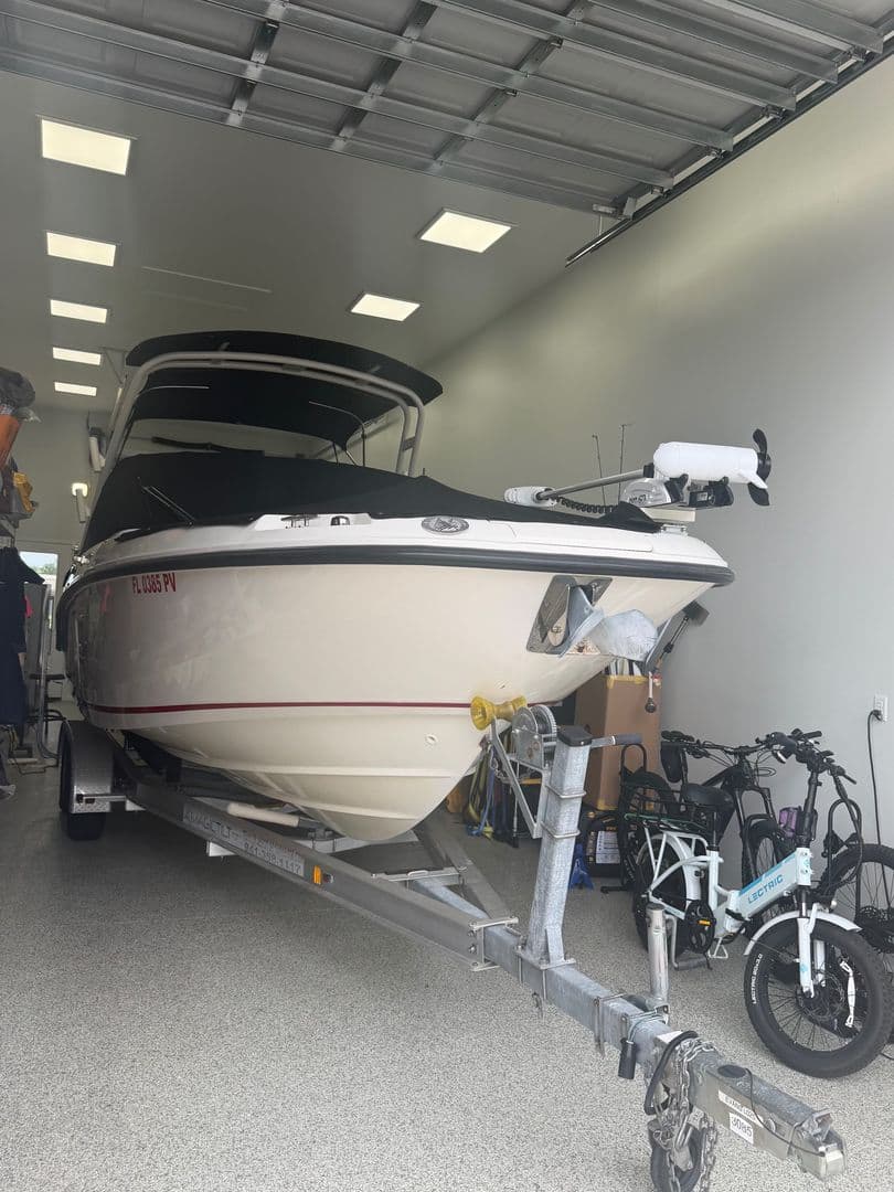 2015 Boston Whaler 230 Vantage zum Verkauf in St Petersburg, FL Dual Console