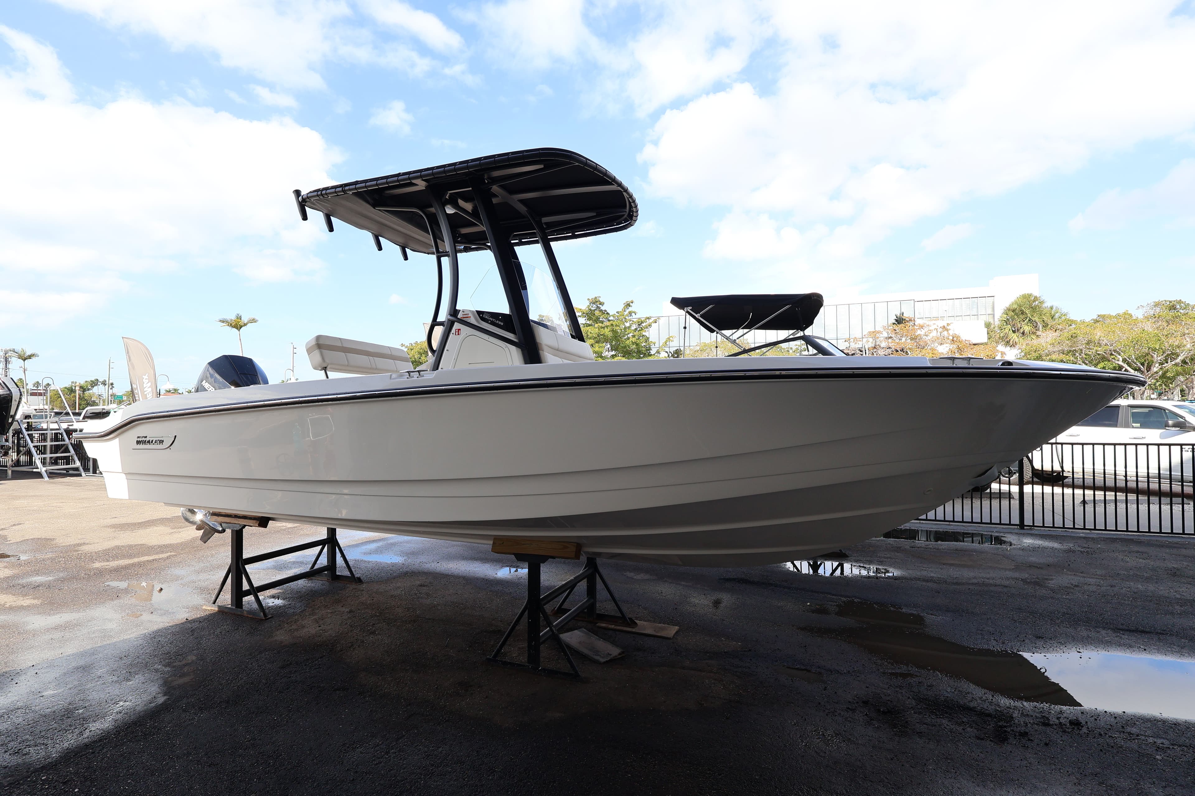 2026 Boston Whaler 220 Dauntless zum Verkauf in Naples, Florida Center Console