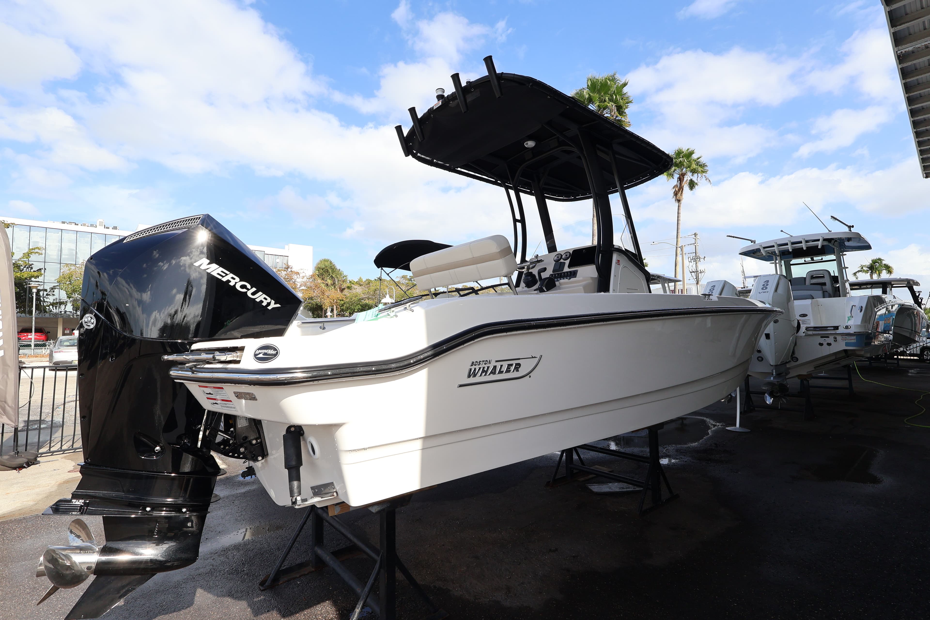 2026 Boston Whaler 220 Dauntless zum Verkauf in Naples, Florida Center Console 3