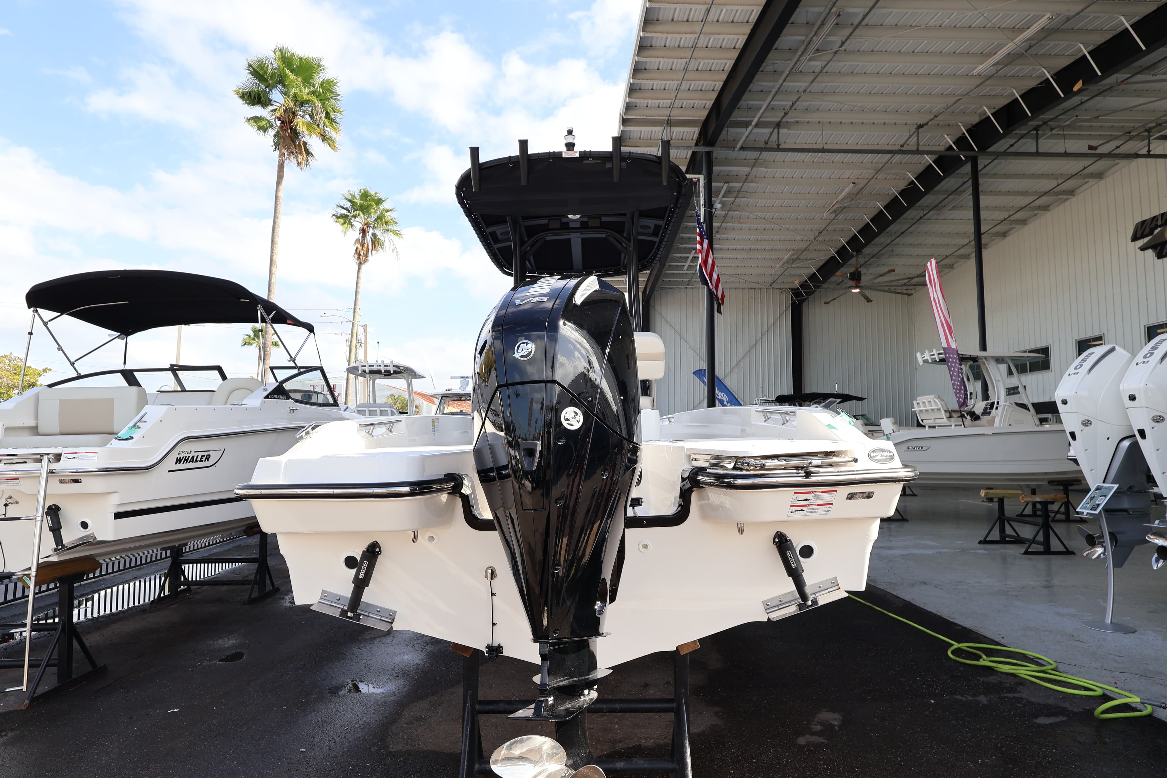 2026 Boston Whaler 220 Dauntless zum Verkauf in Naples, Florida Center Console 4