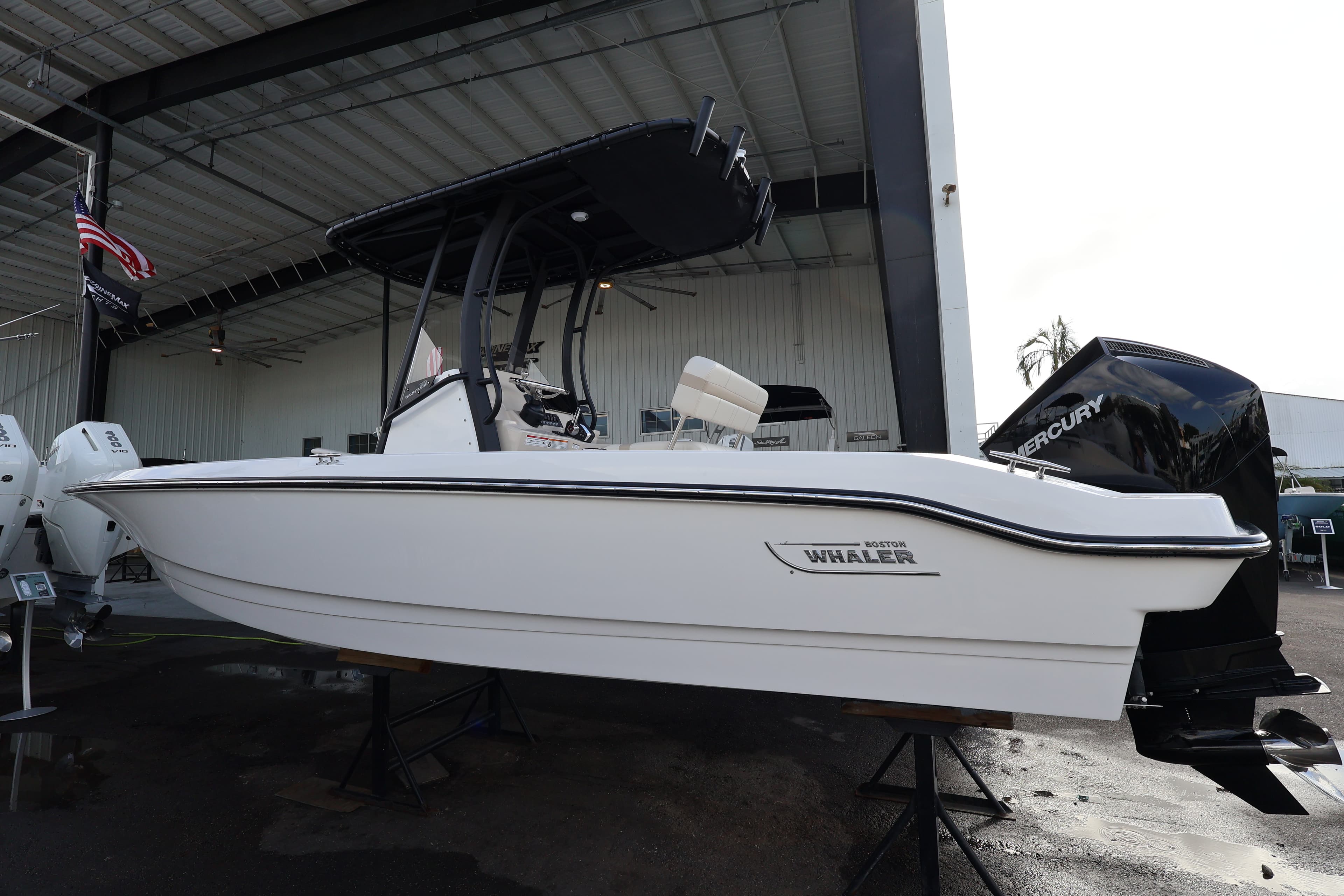 2026 Boston Whaler 220 Dauntless zum Verkauf in Naples, Florida Center Console 5