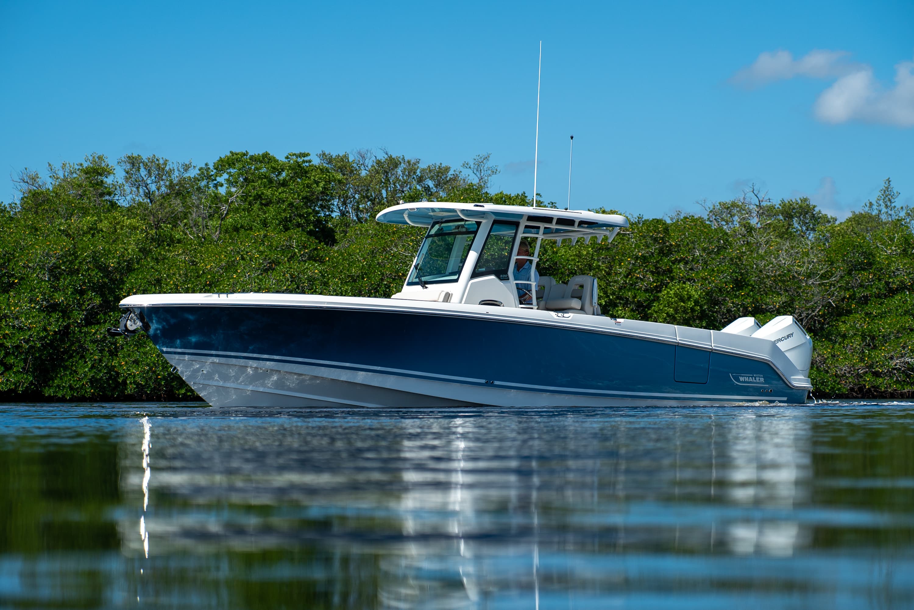 2026 Boston Whaler 330 Outrage in vendita a Fort Myers, FL Center Console 3