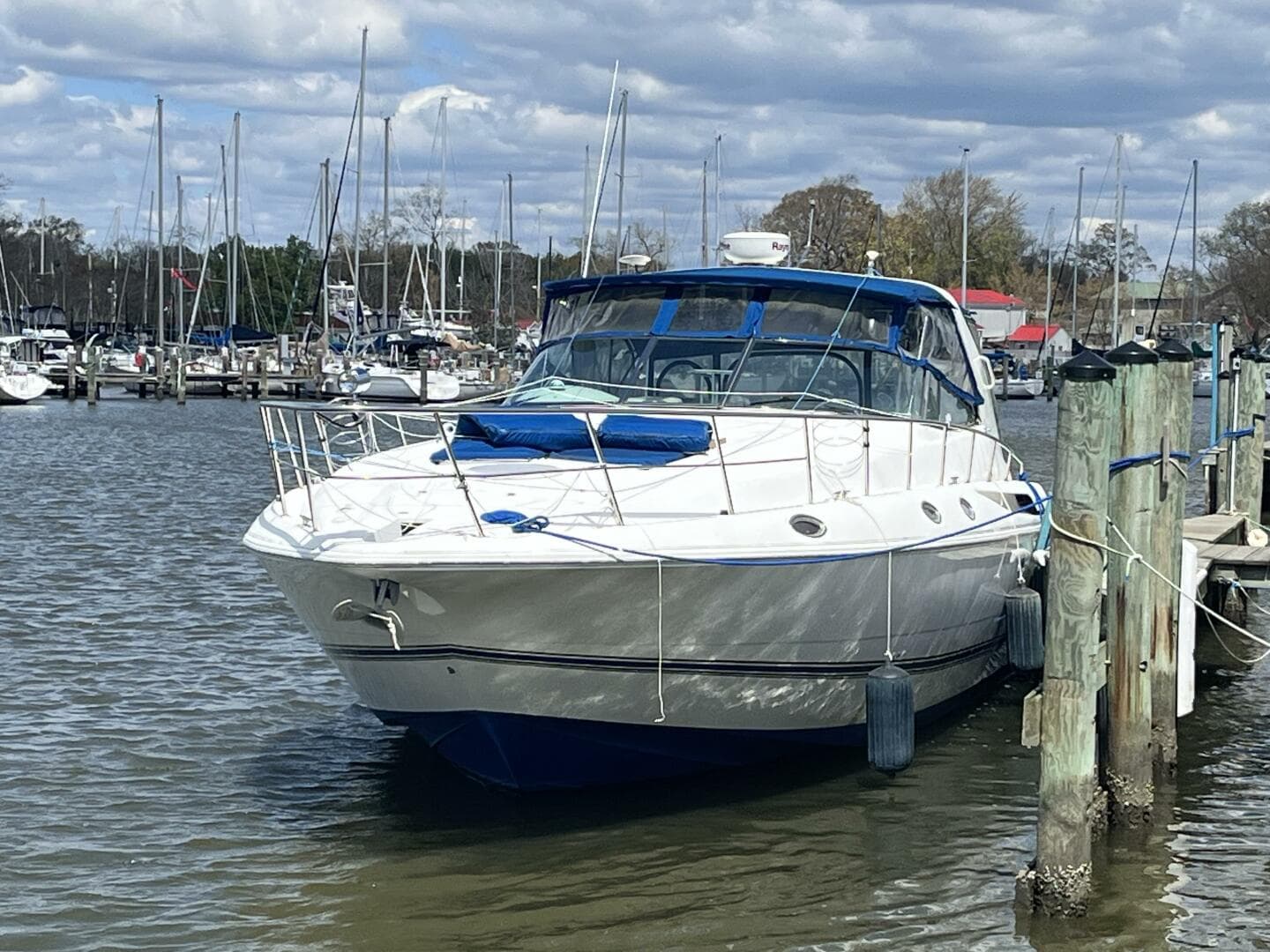 1998 Cruisers Yachts 4270 in vendita a Deale, Maryland Express Cruiser