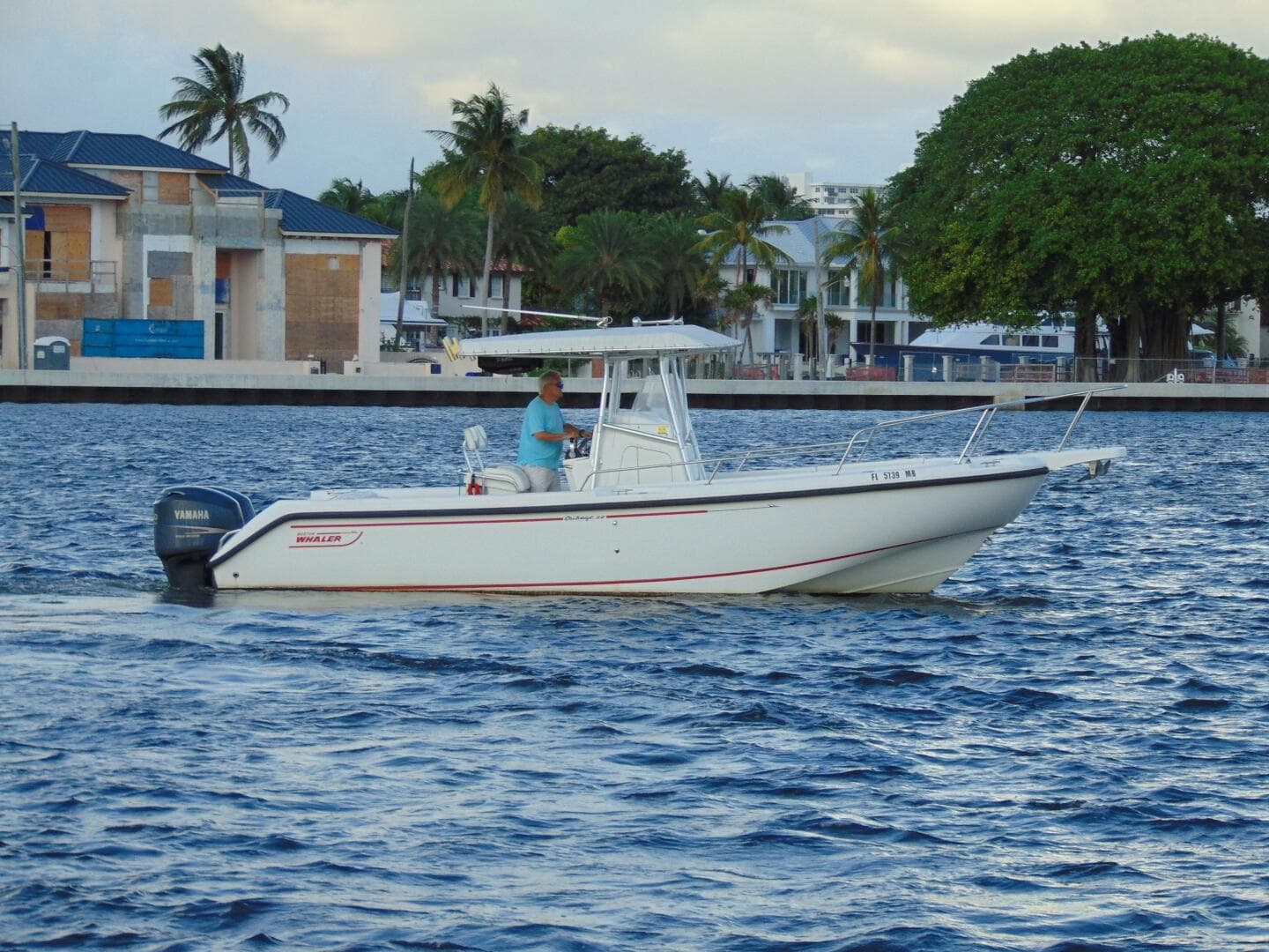 2001 Boston Whaler 26 Outrage à vendre à Fort Lauderdale, Florida Center Console