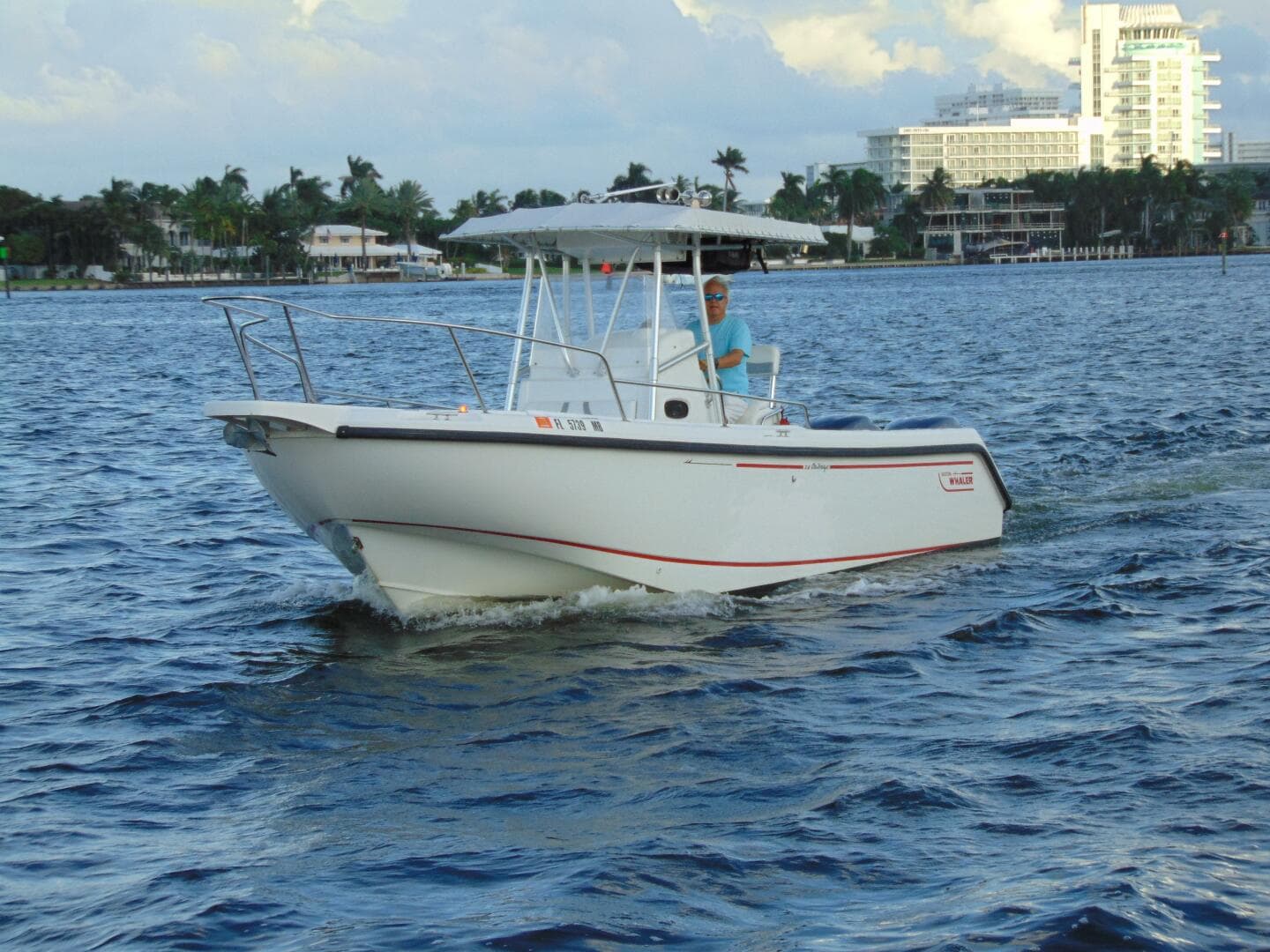 2001 Boston Whaler 26 Outrage à vendre à Fort Lauderdale, Florida Center Console 2