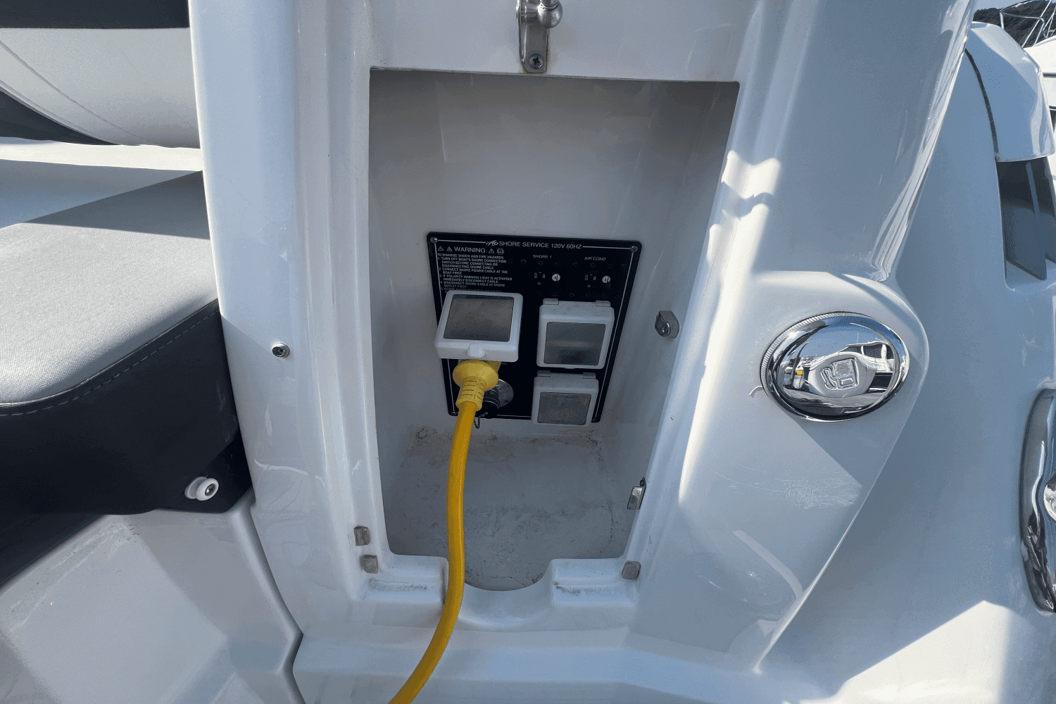 2021 Monterey 335 Sport Yacht for Sale in Wakefield, RI Sport Cruiser 5
