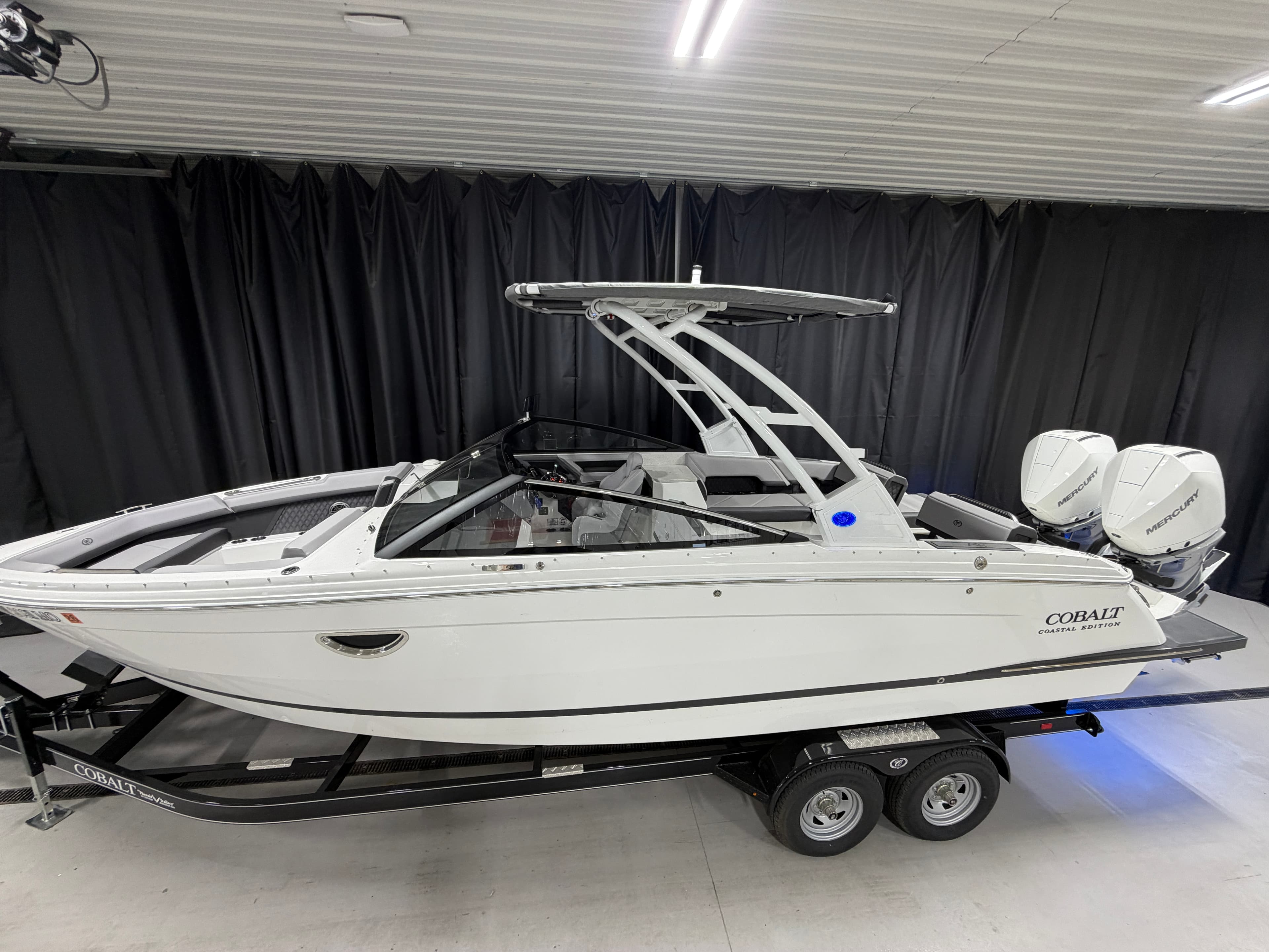 2024 Cobalt Boats R8 Outboard a la venta en Crosslake, Minnesota Bowrider 2