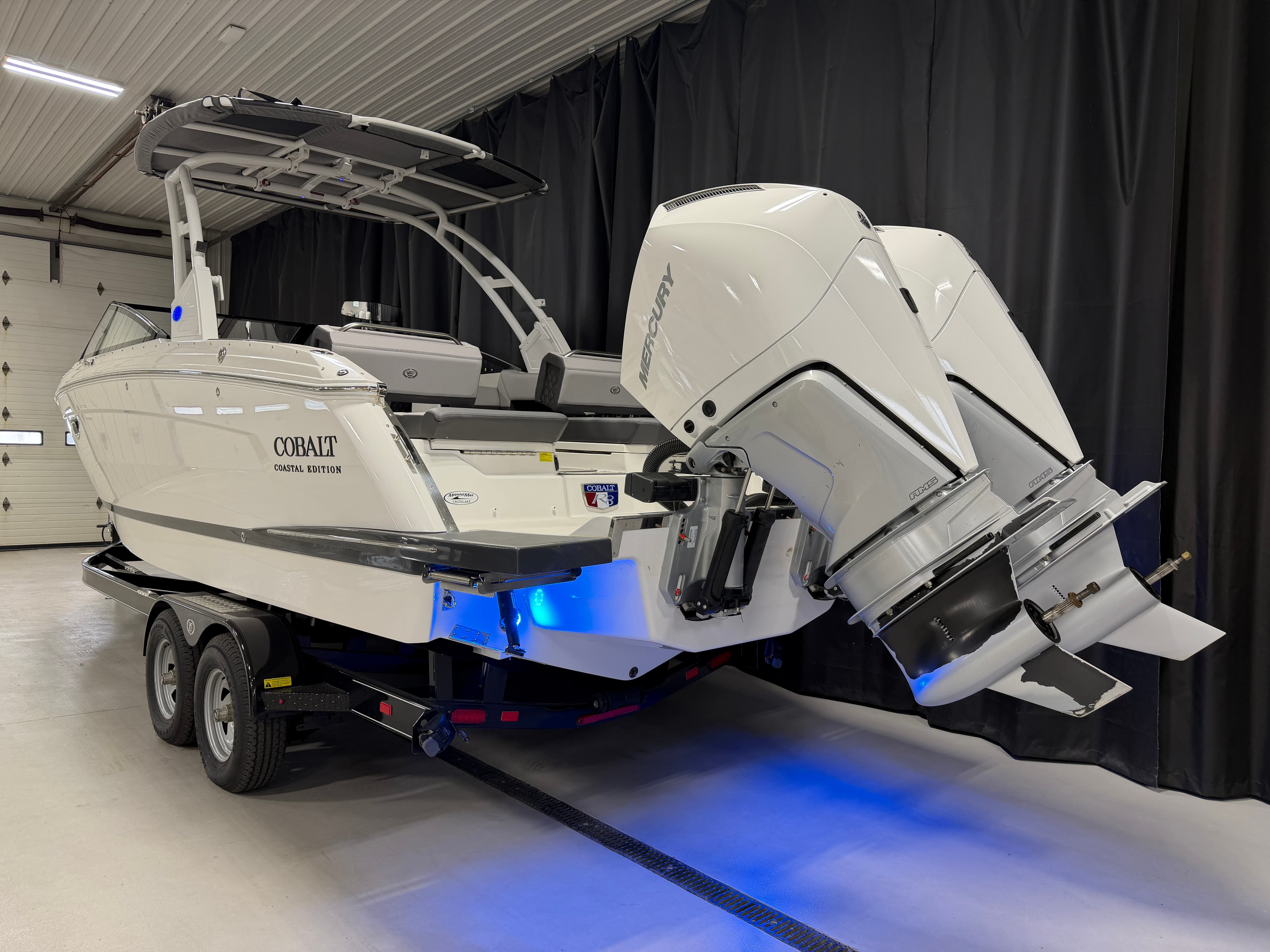 2024 Cobalt Boats R8 Outboard a la venta en Crosslake, Minnesota Bowrider 4