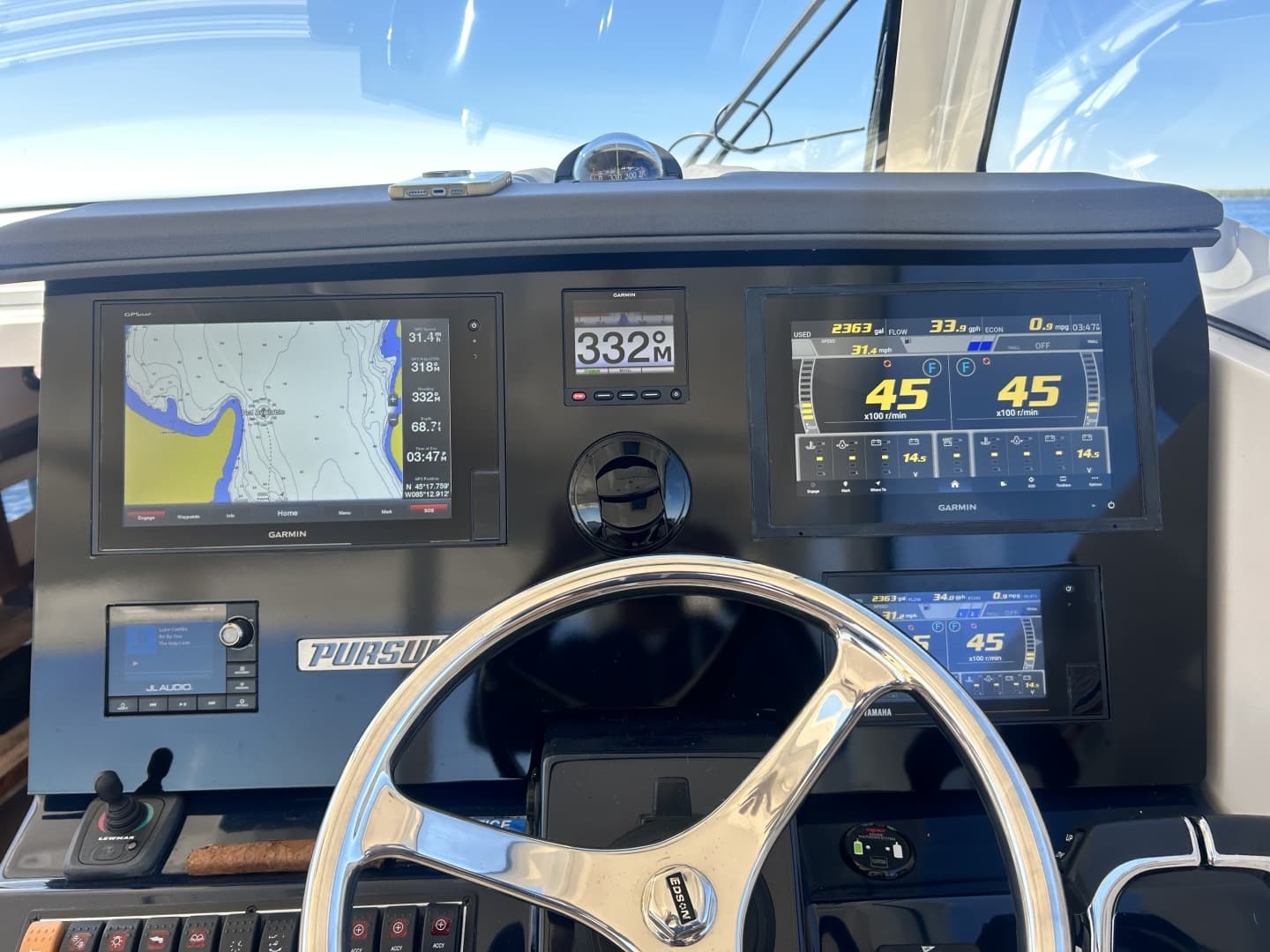 2018 Pursuit OS 355 te koop in Charlevoix, Michigan Walk-around Boats 3