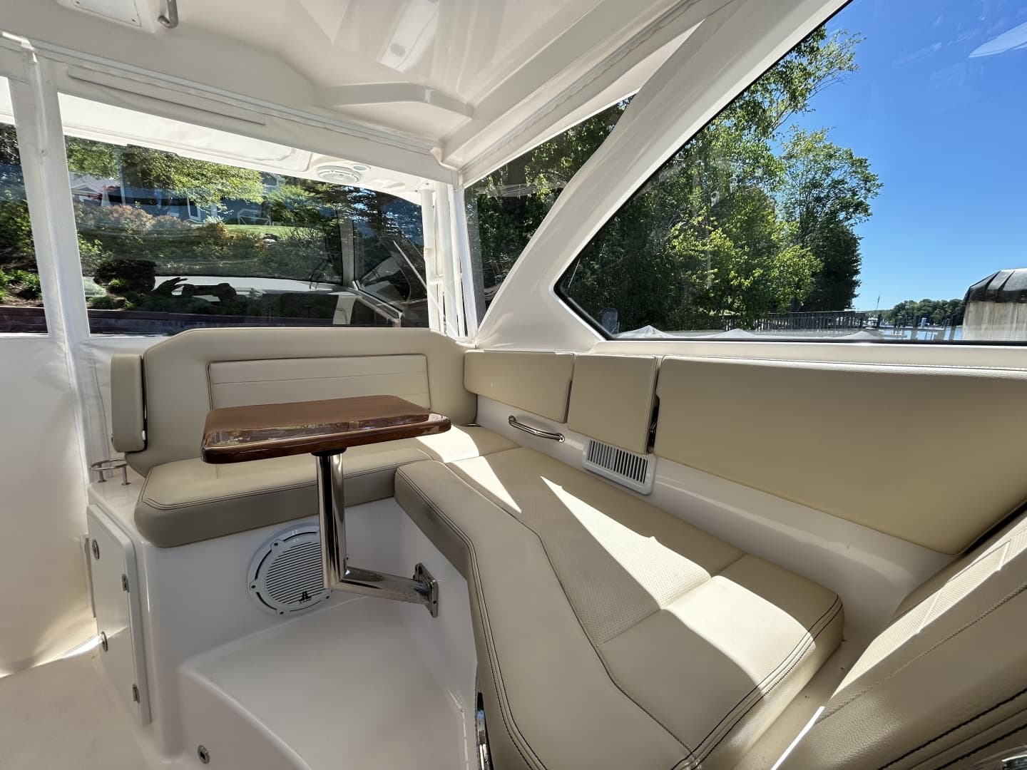 2018 Pursuit OS 355 te koop in Charlevoix, Michigan Walk-around Boats 4