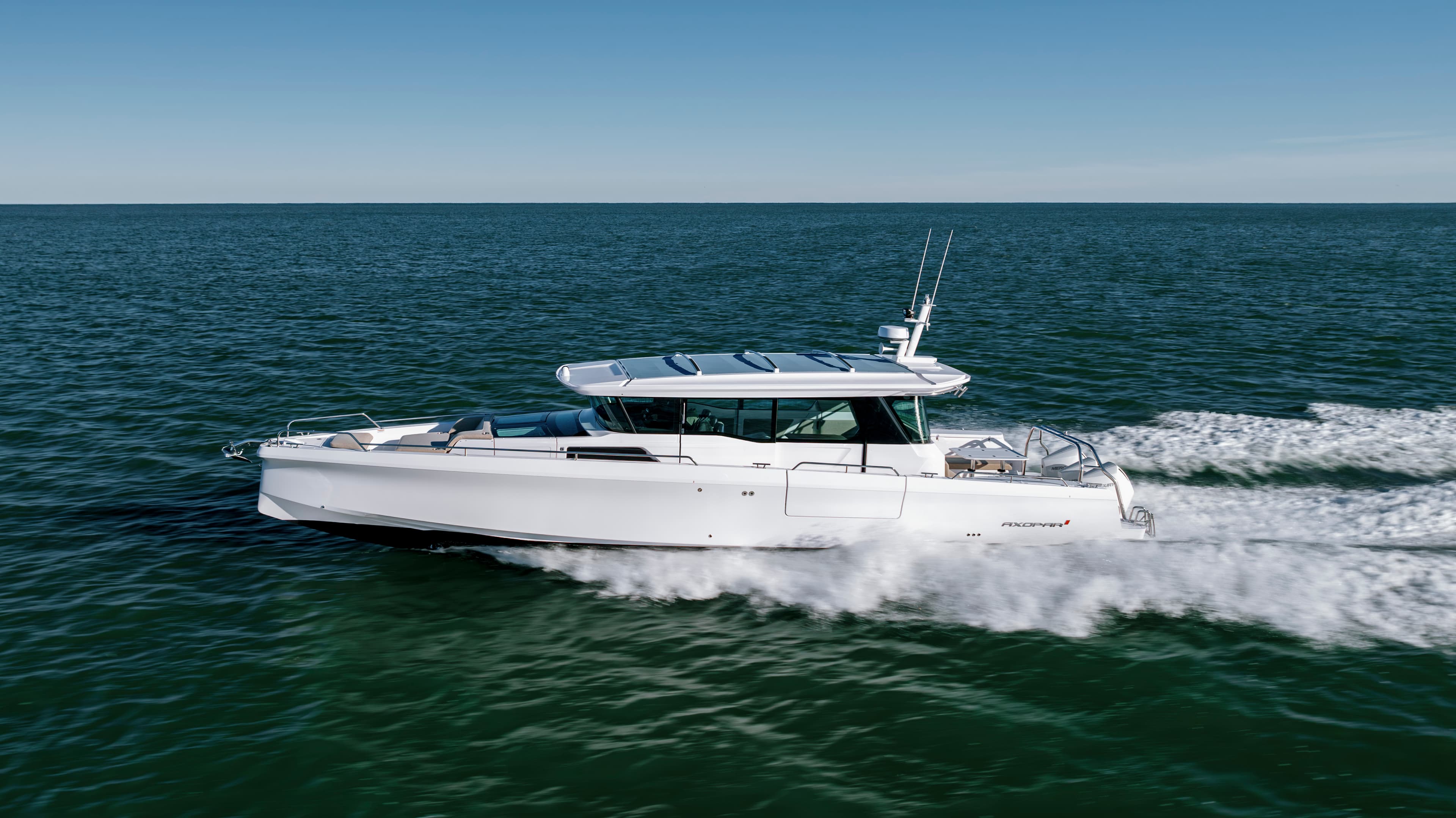 2027 Axopar 45 XC Cross Cabin zum Verkauf in San Diego, California Center Console 2