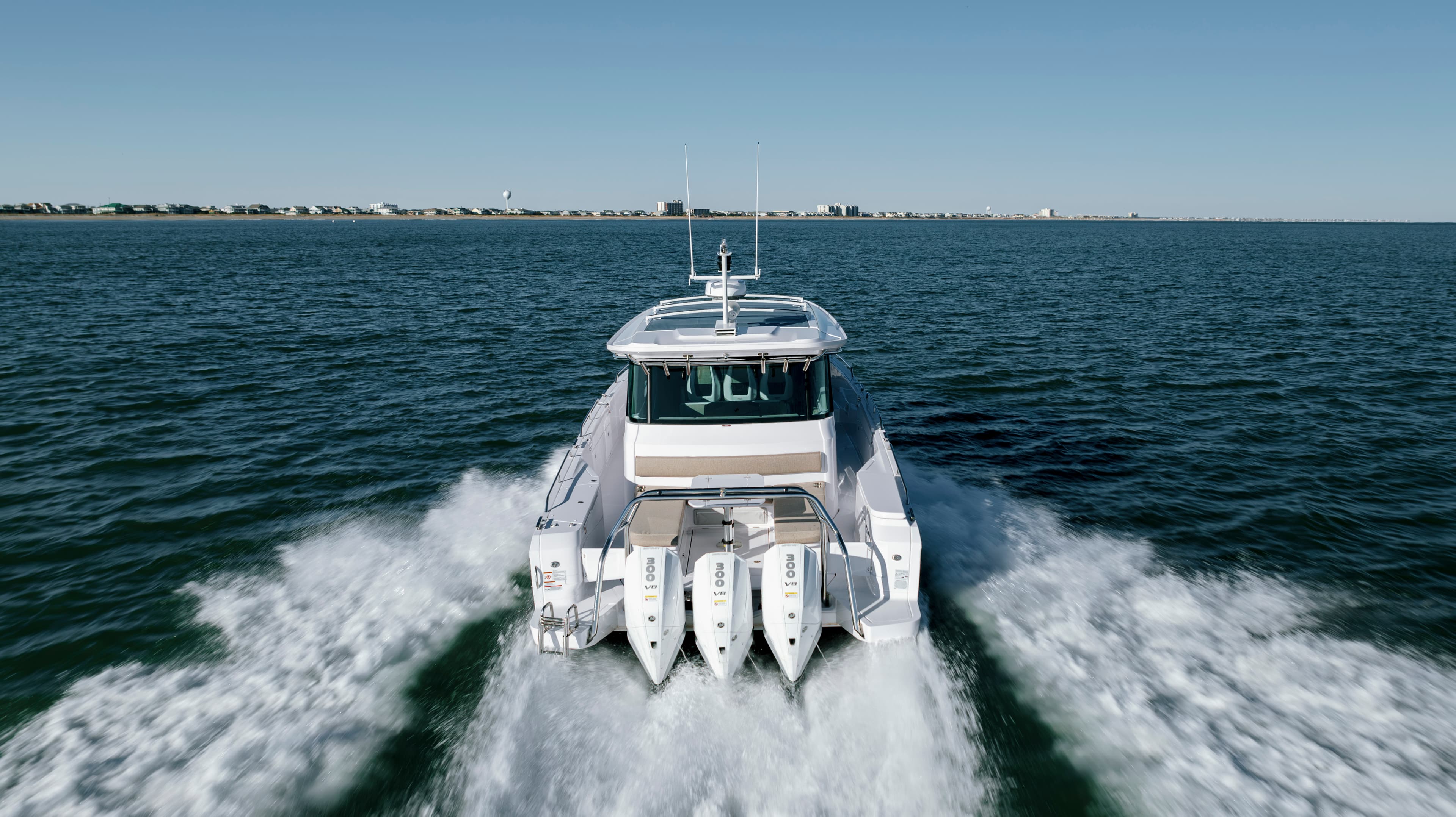 2027 Axopar 45 XC Cross Cabin zum Verkauf in San Diego, California Center Console 3