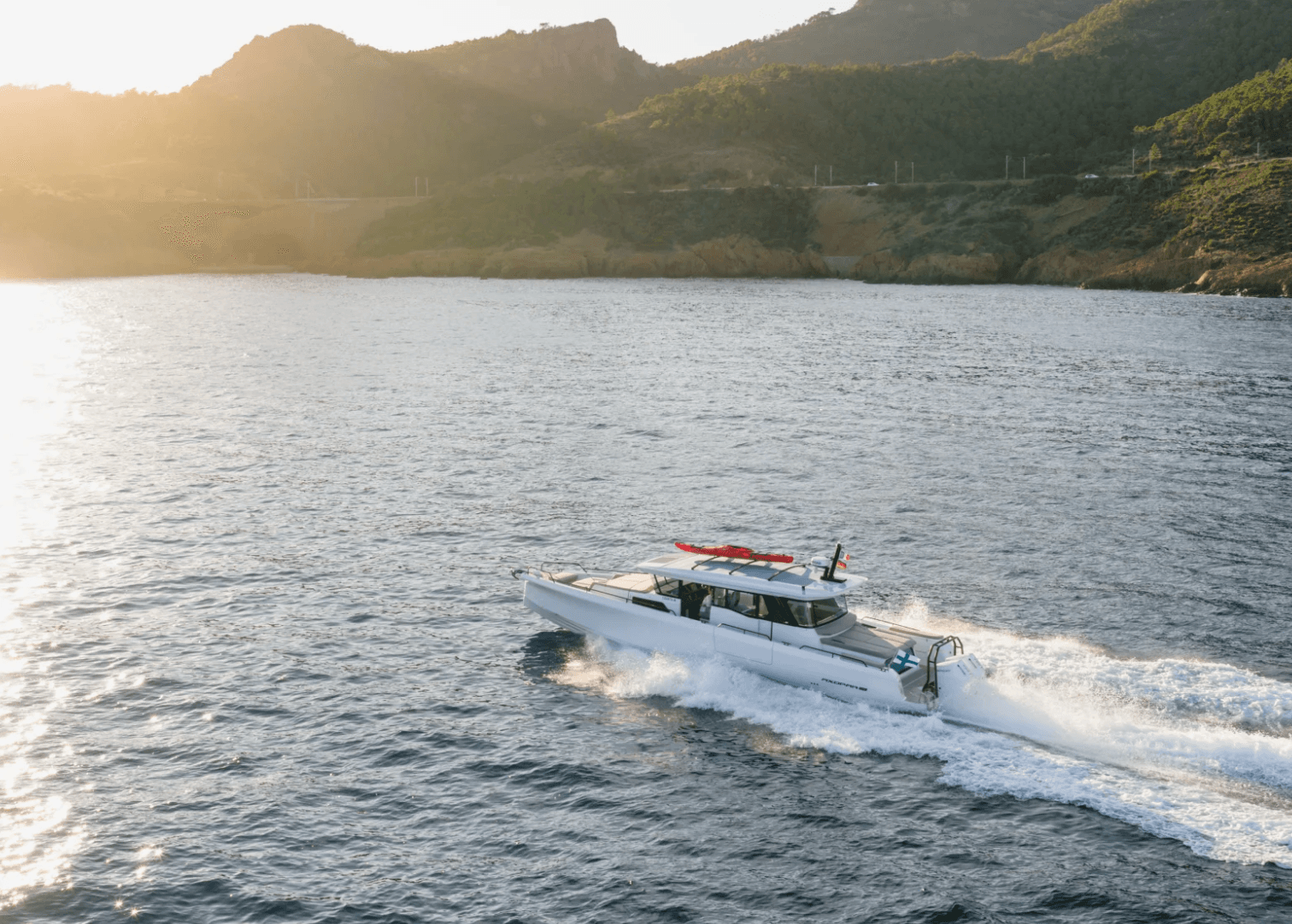 2027 Axopar 45 XC Cross Cabin zum Verkauf in San Diego, California Center Console 4