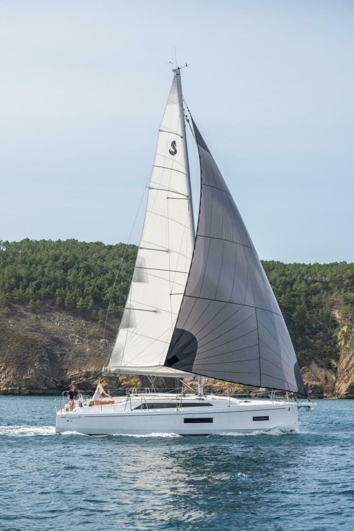 2027 Beneteau Oceanis 37.1 for Sale in South Dartmouth, Massachusetts Monohull 3